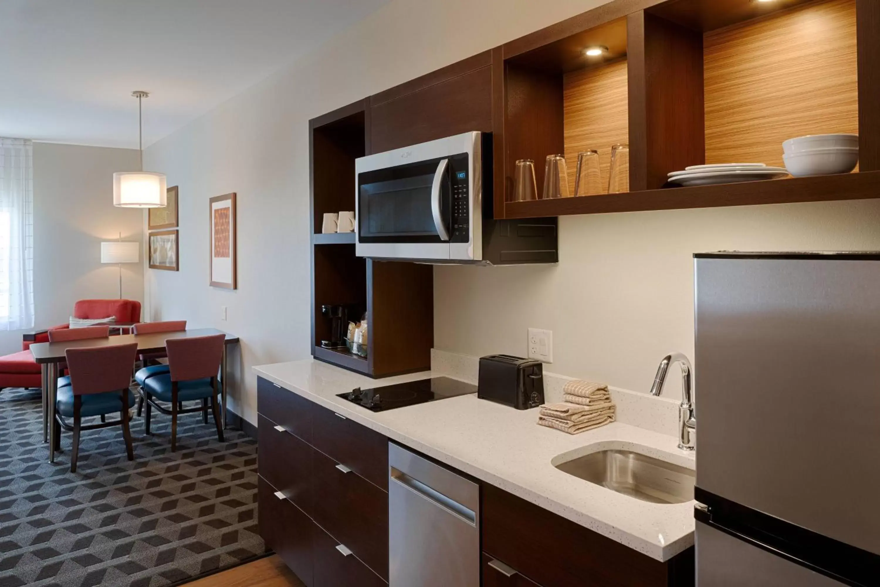 Bedroom, Kitchen/Kitchenette in TownePlace Suites Columbus Hilliard