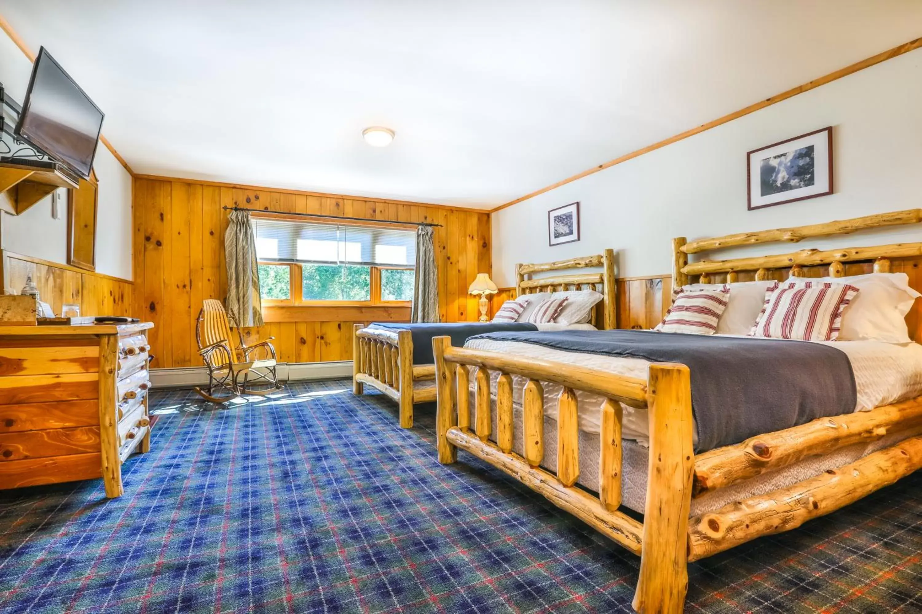 Bed in Garnet Hill Lodge