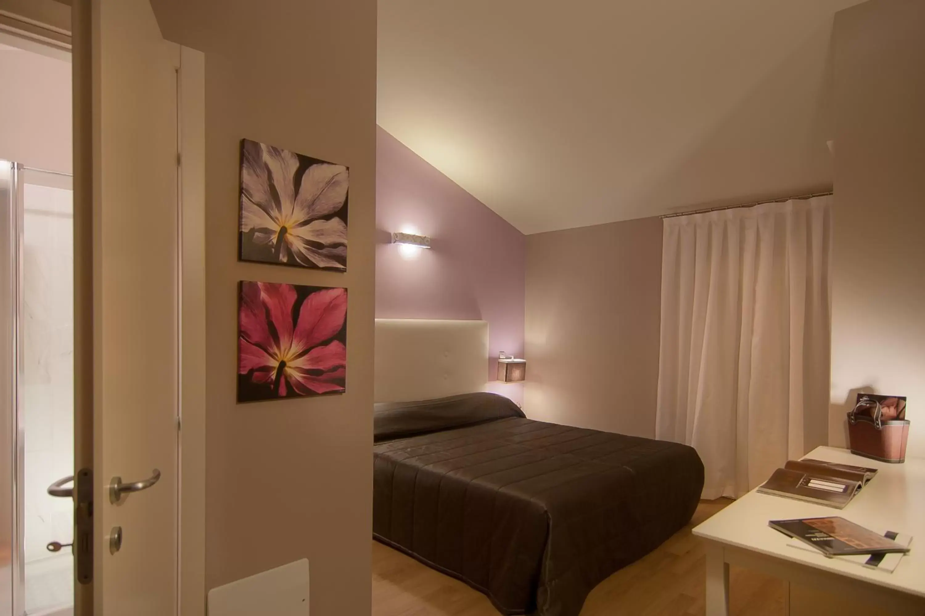 Bed in Hotel Arnolfo & Aqua Laetitia Spa & Beauty