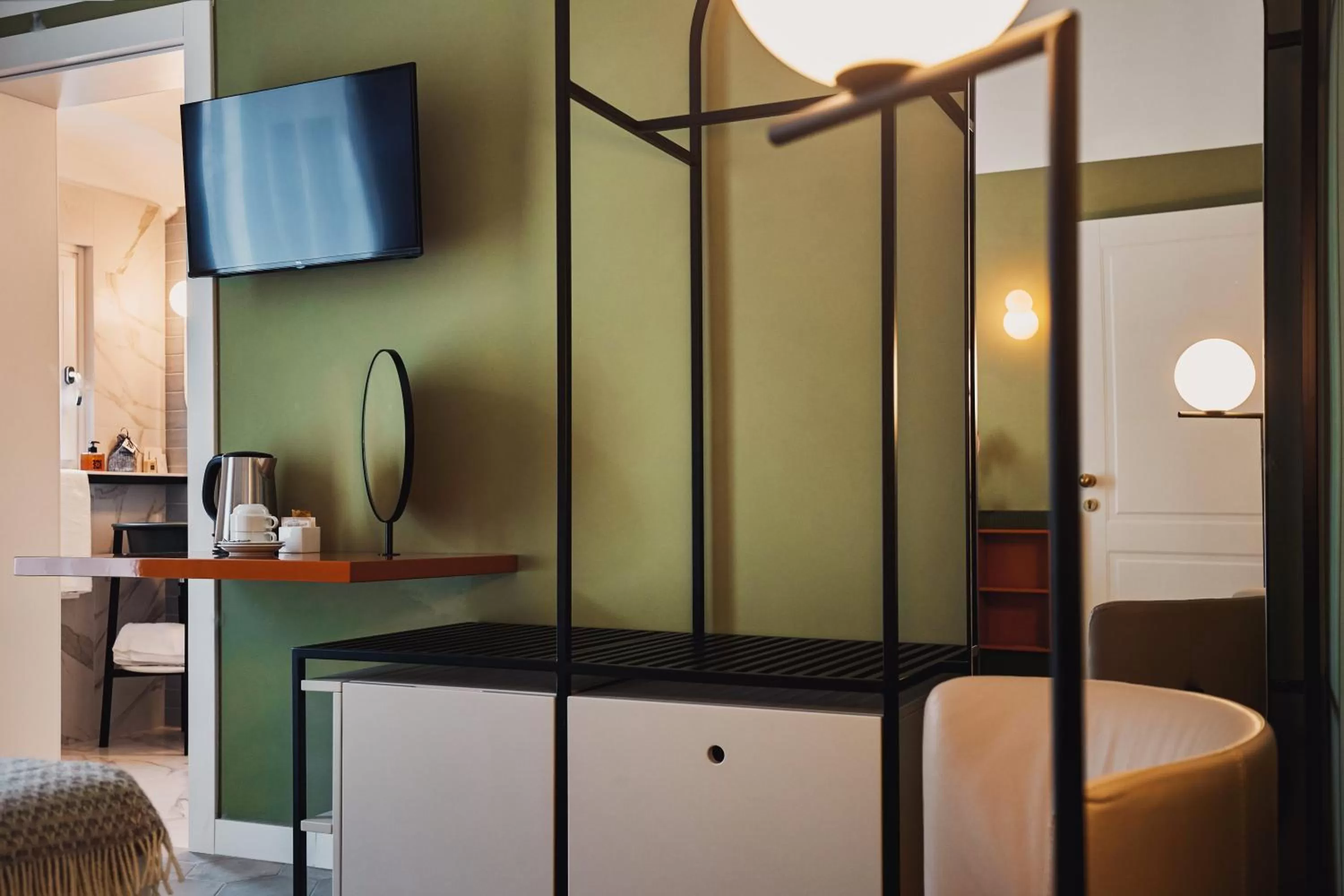 TV and multimedia, TV/Entertainment Center in Volante Urban Design Hotel