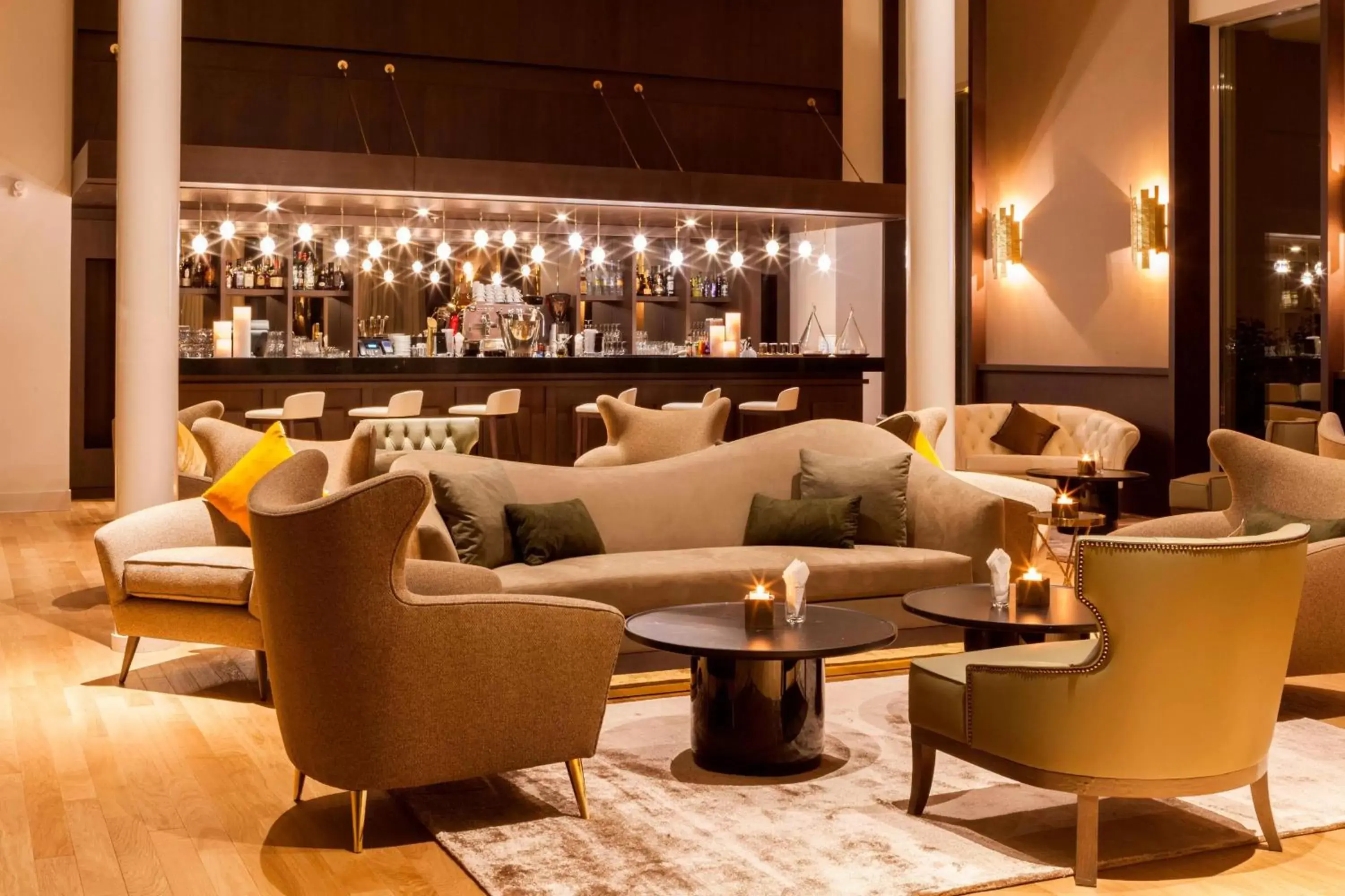 Restaurant/places to eat, Lounge/Bar in AC Hotel by Marriott Paris Le Bourget Airport