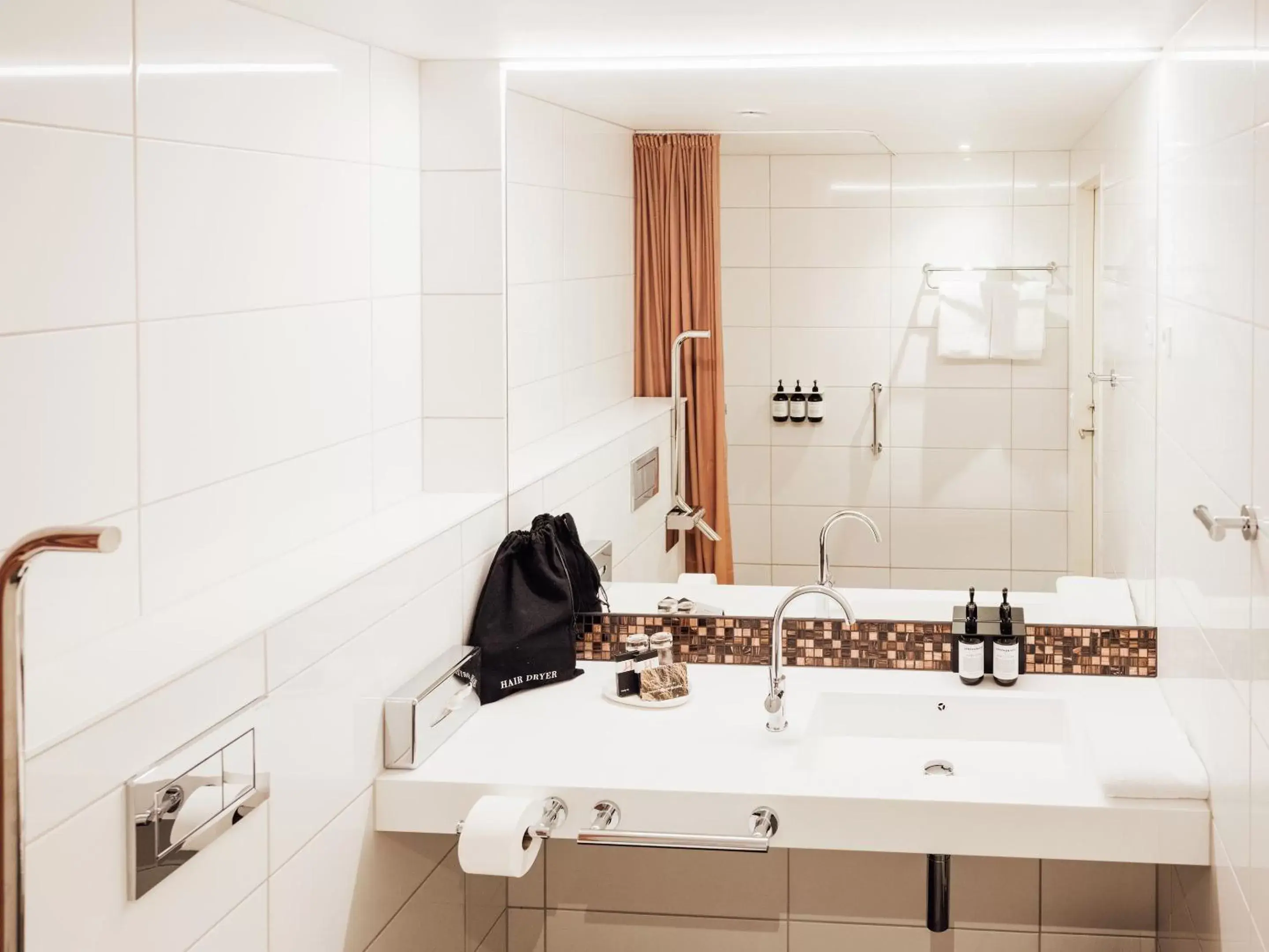 Bathroom in Hotel Føroyar