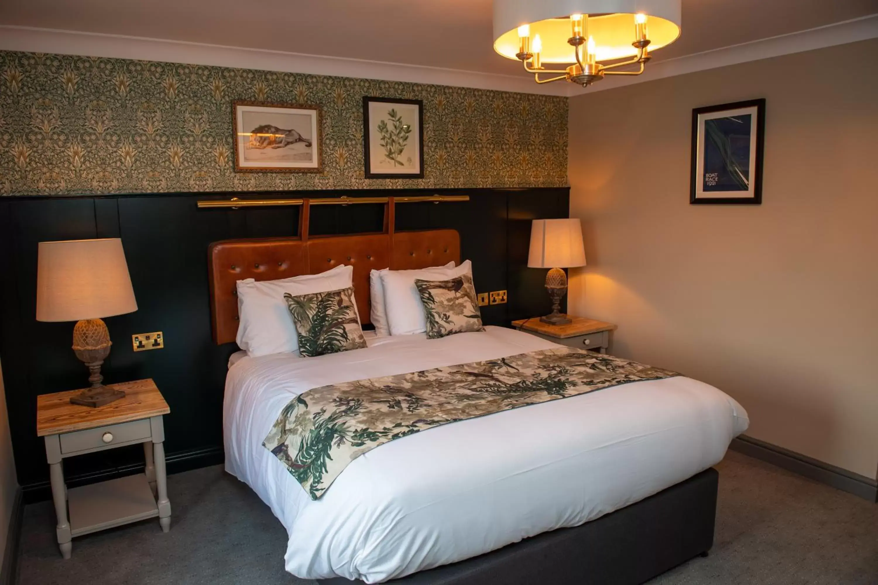 Bedroom, Bed in The Red Lion Inn by Chef & Brewer Collection