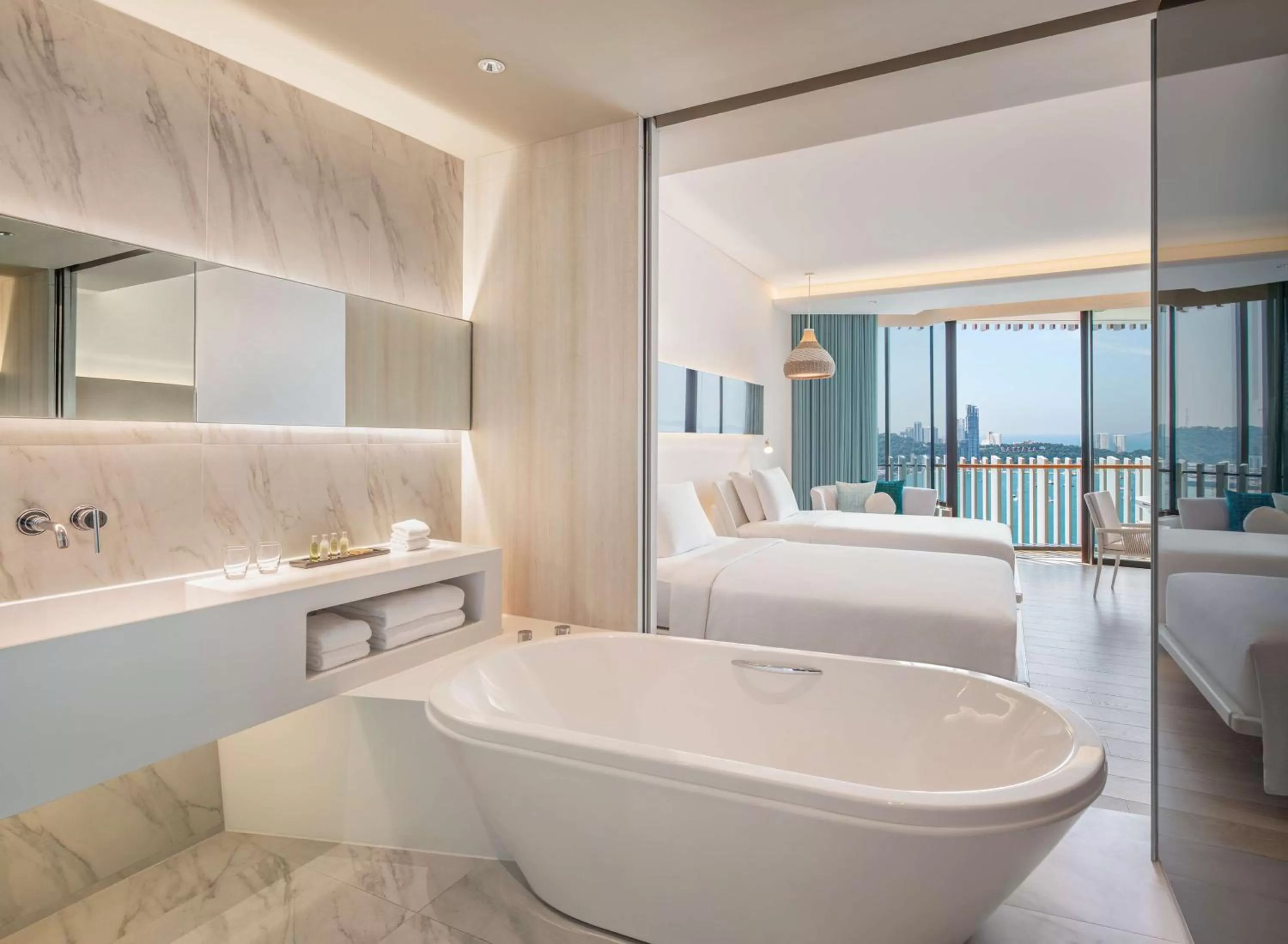 Bathroom, Bed in Hilton Pattaya