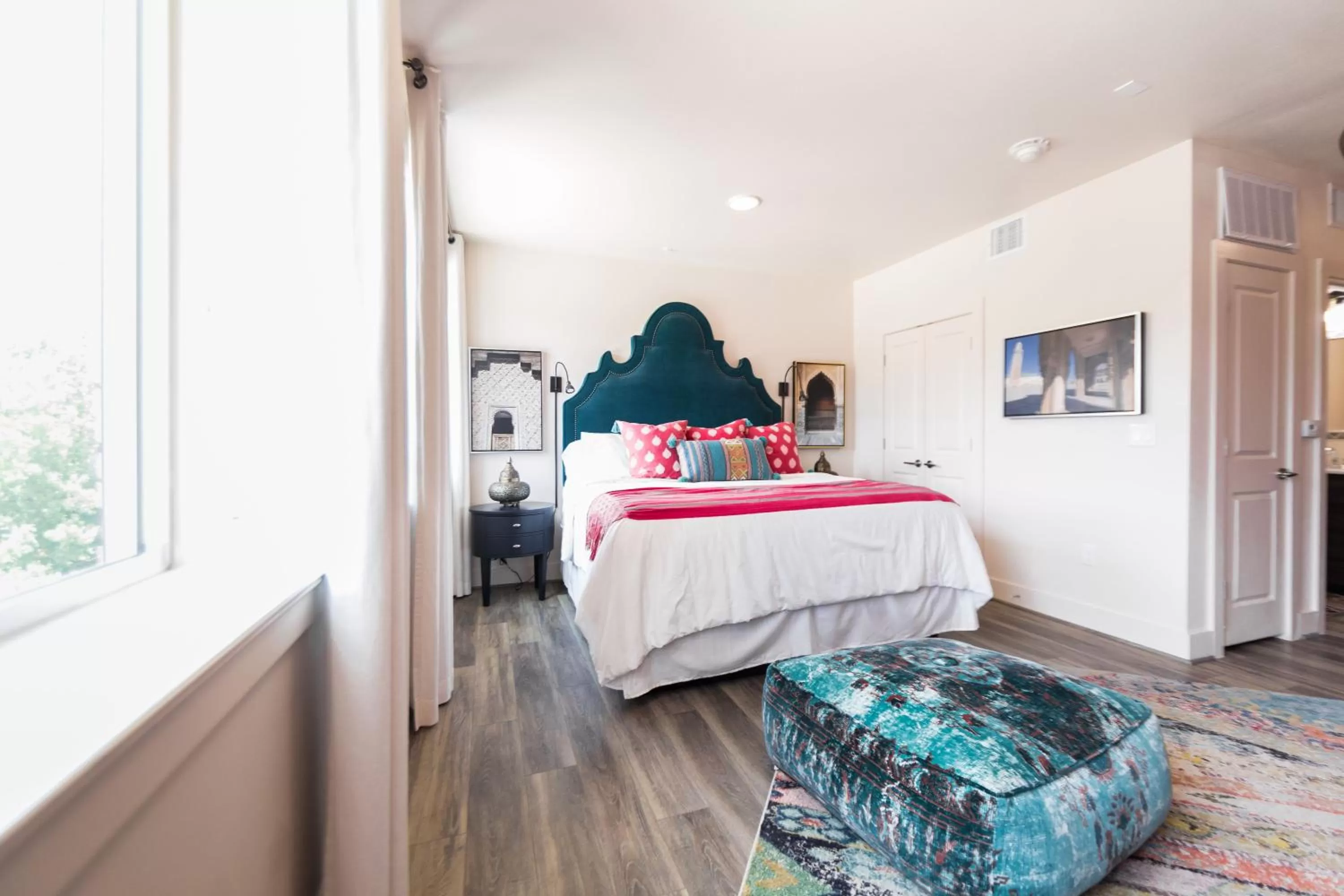 Bed in The Bishop Arts Hotel by Qresorts