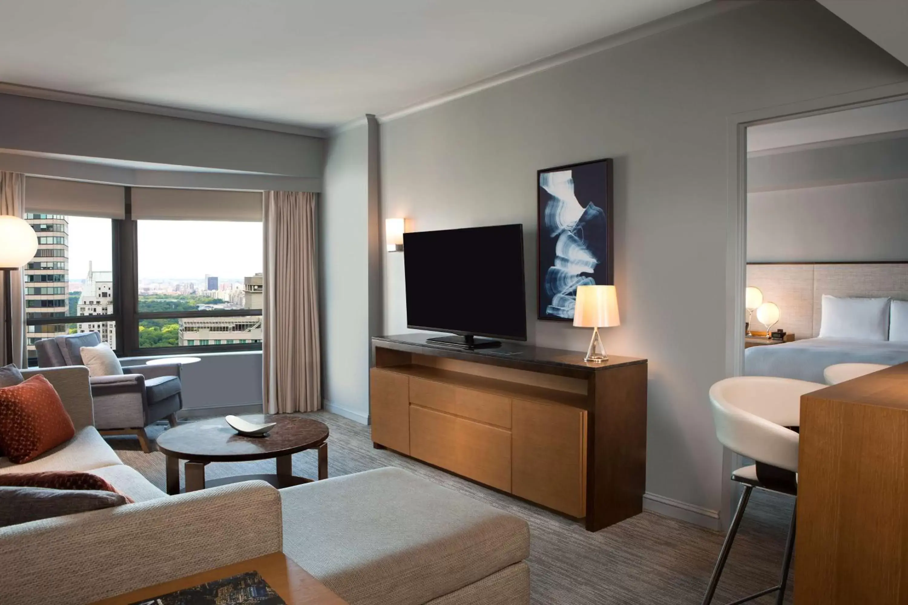 Bedroom, TV/Entertainment Center in New York Hilton Midtown