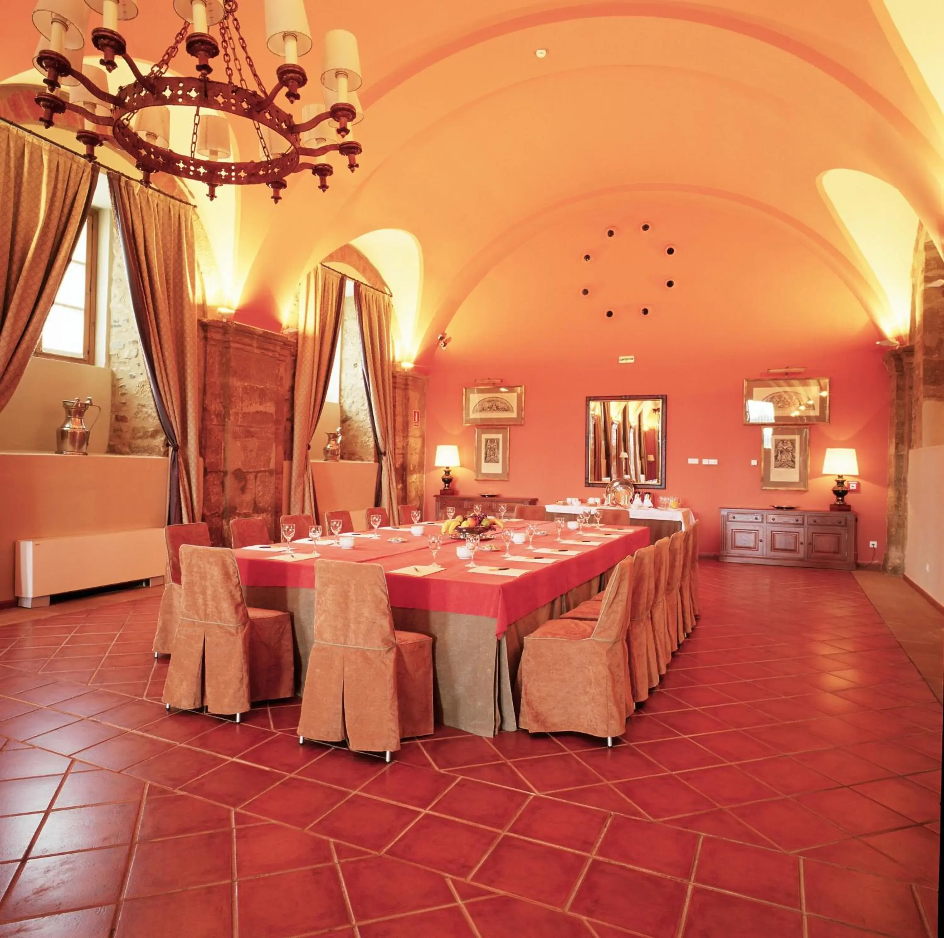 Business facilities, Restaurant/Places to Eat in Parador de Santo Domingo Bernardo de Fresneda