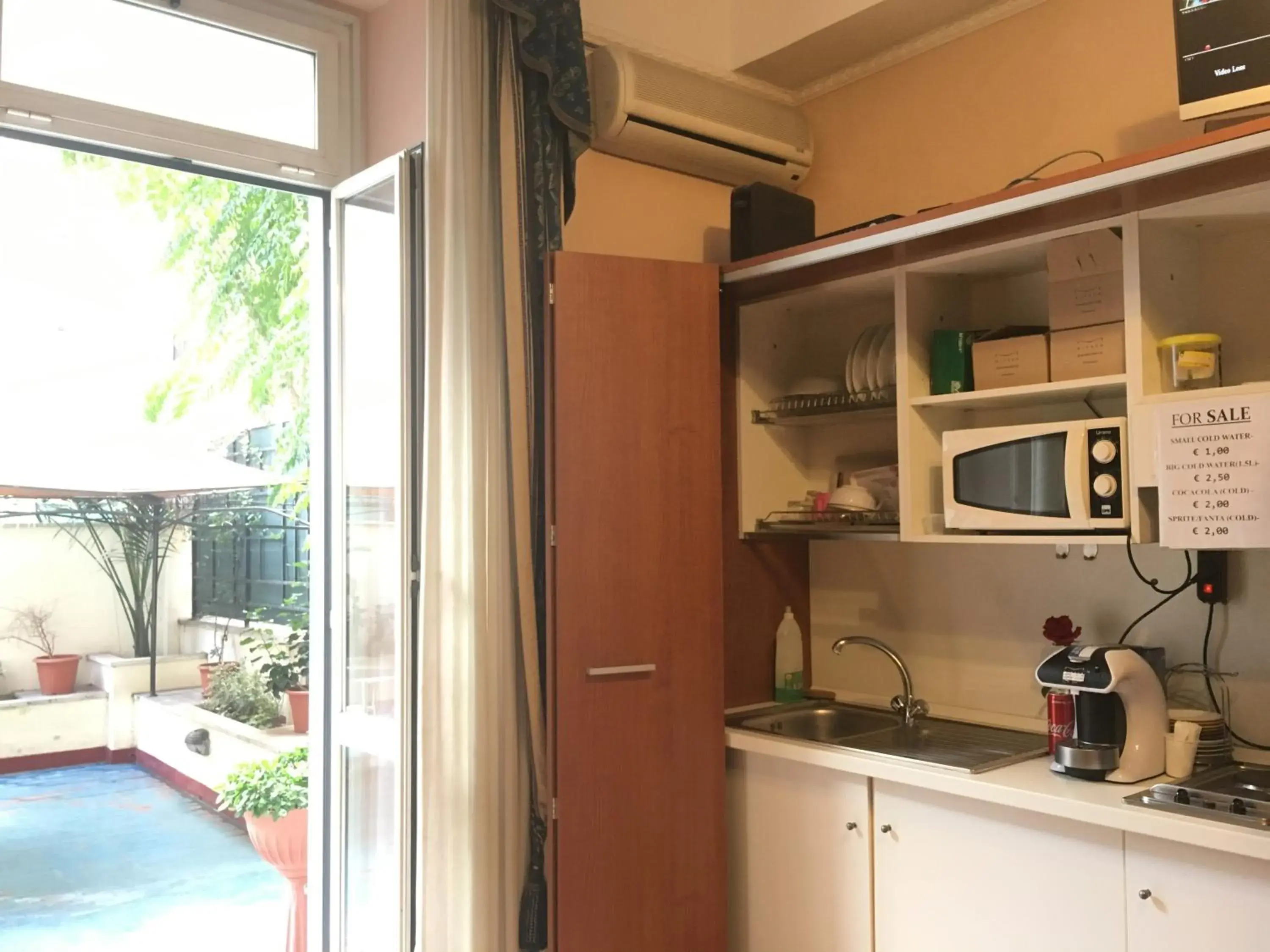 Patio, Kitchen/Kitchenette in Beautiful Place In Rome