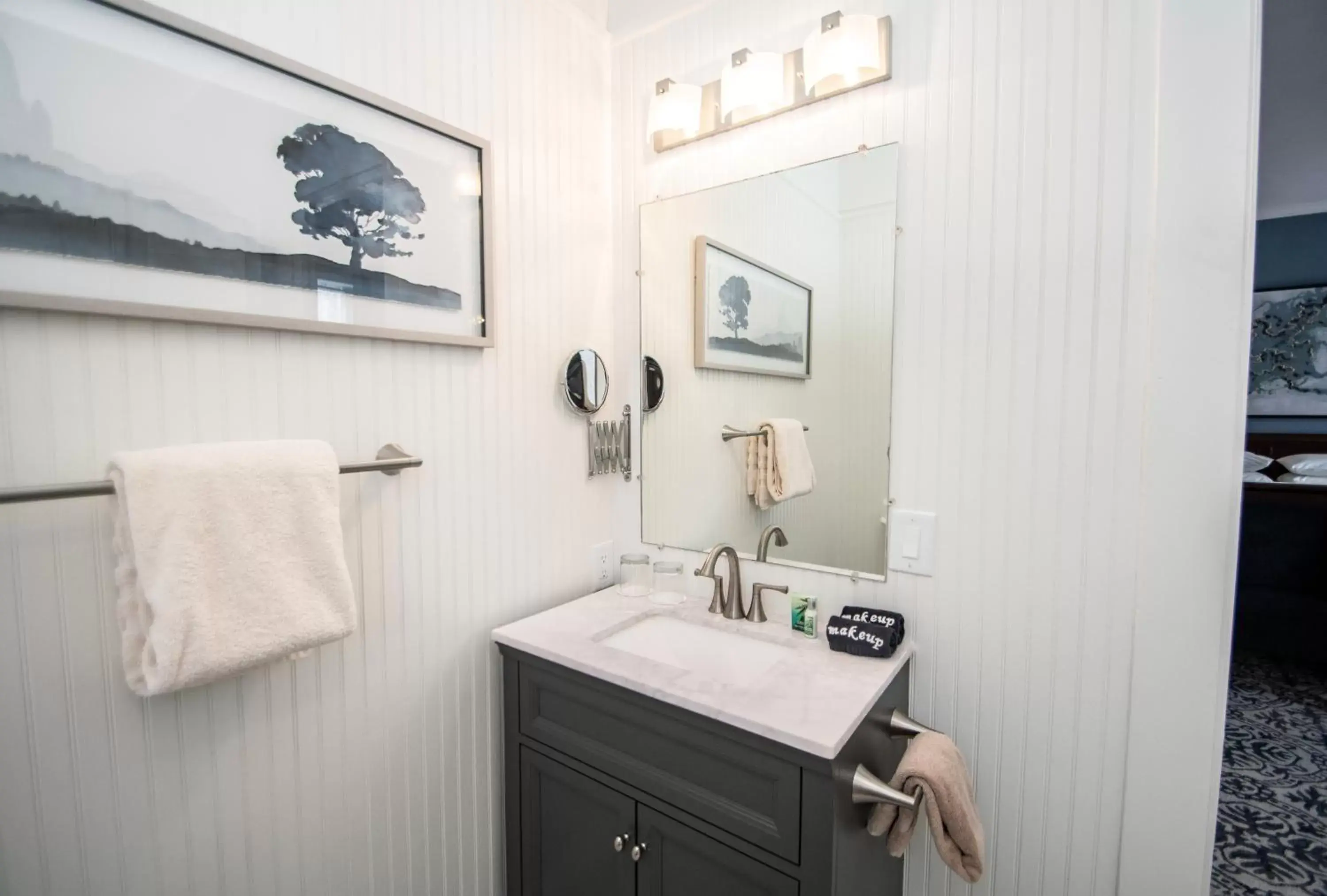 Bathroom in Looking Glass Inn