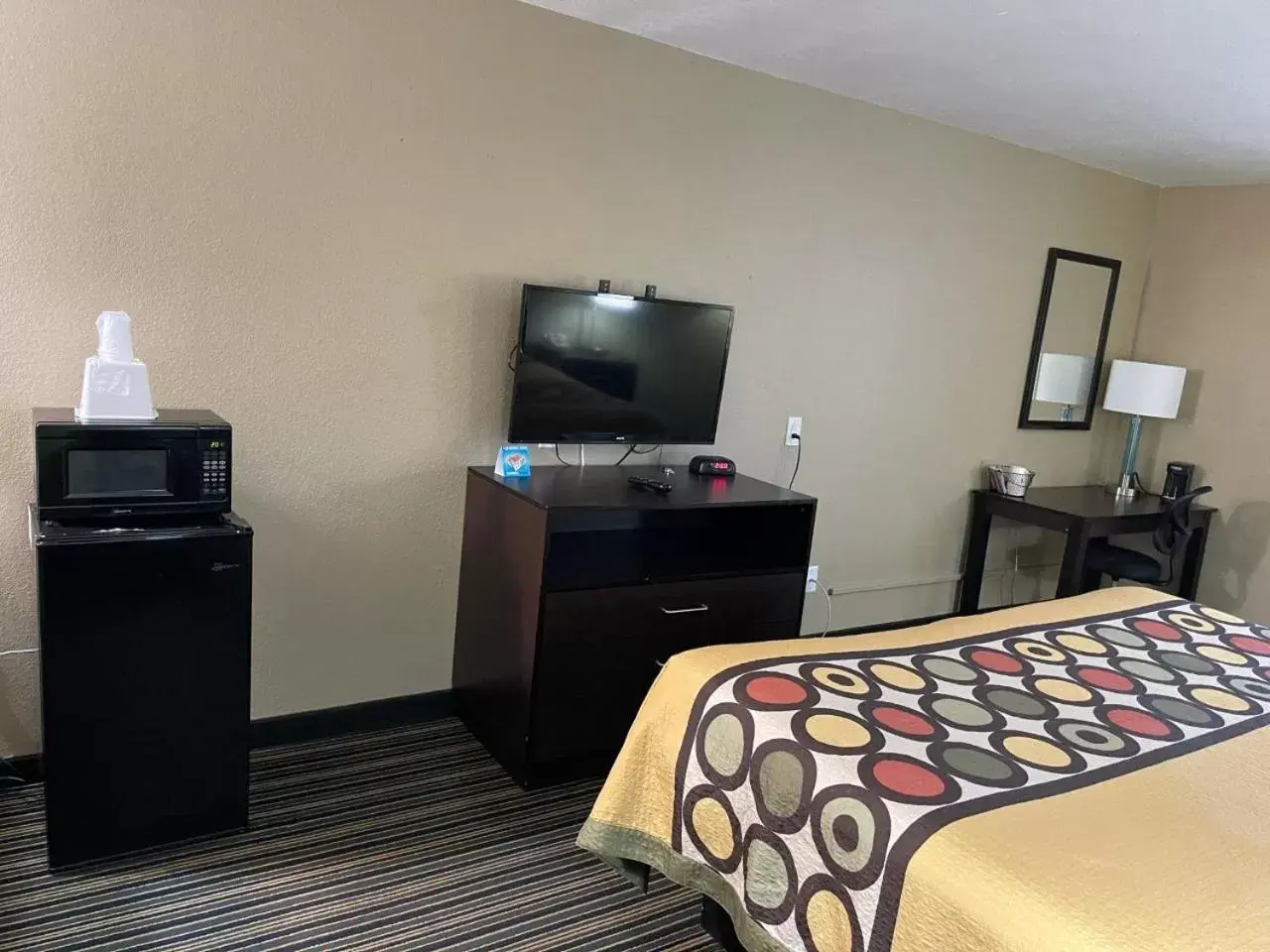 TV and multimedia, TV/Entertainment Center in Super 8 by Wyndham Casa Grande