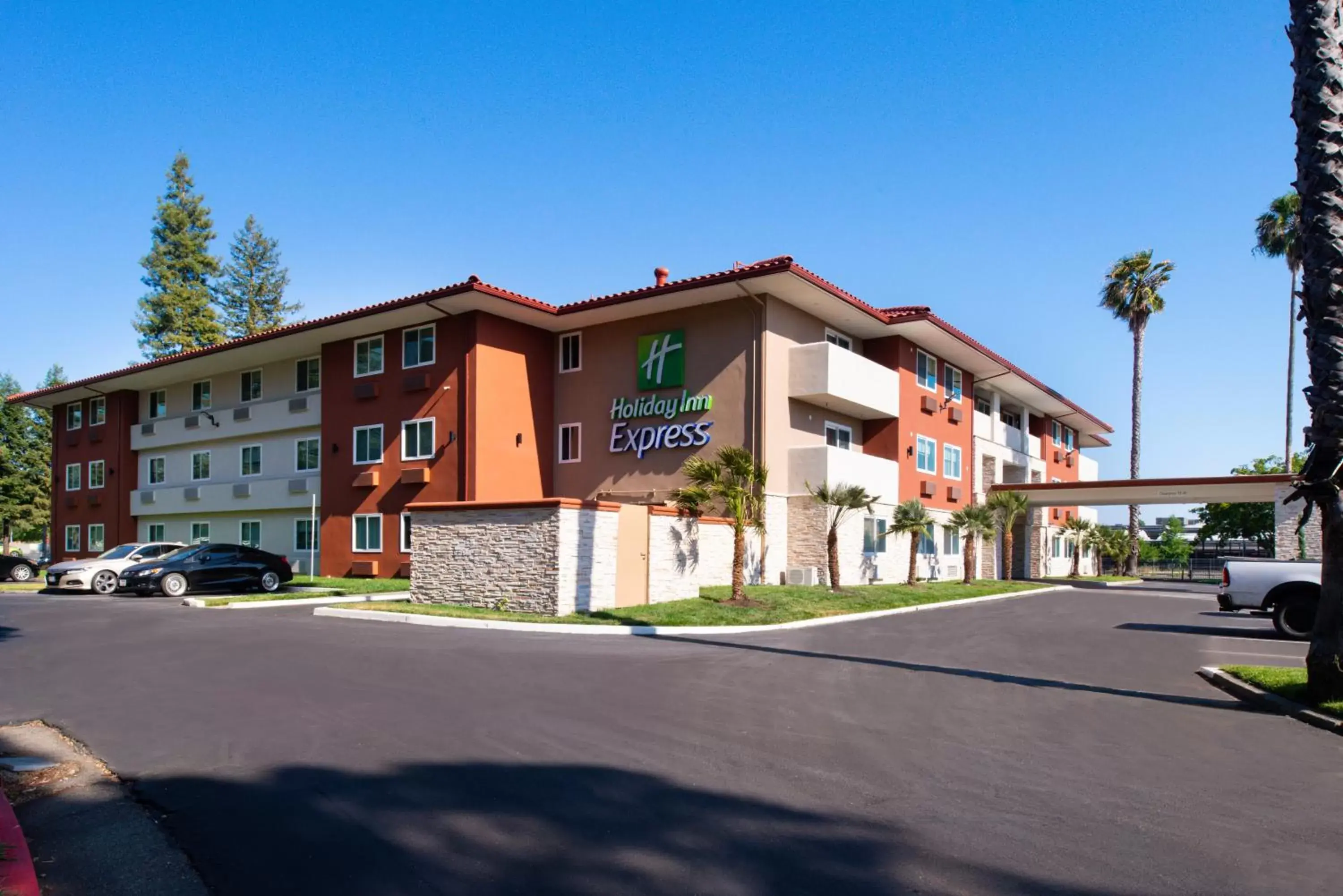 Property building in Holiday Inn Express - Santa Rosa North, an IHG Hotel