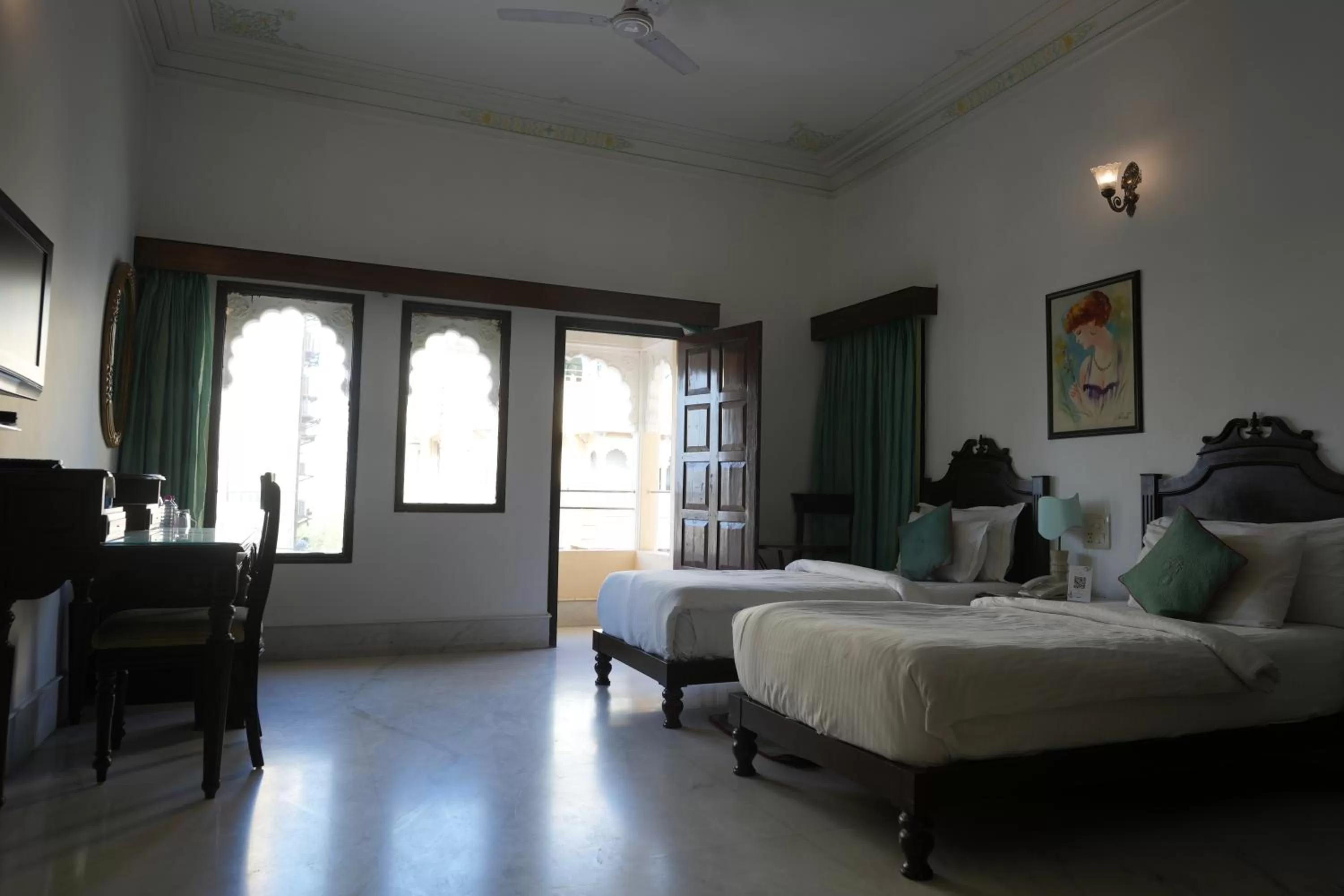 Bedroom, Bed in Amar Kothi