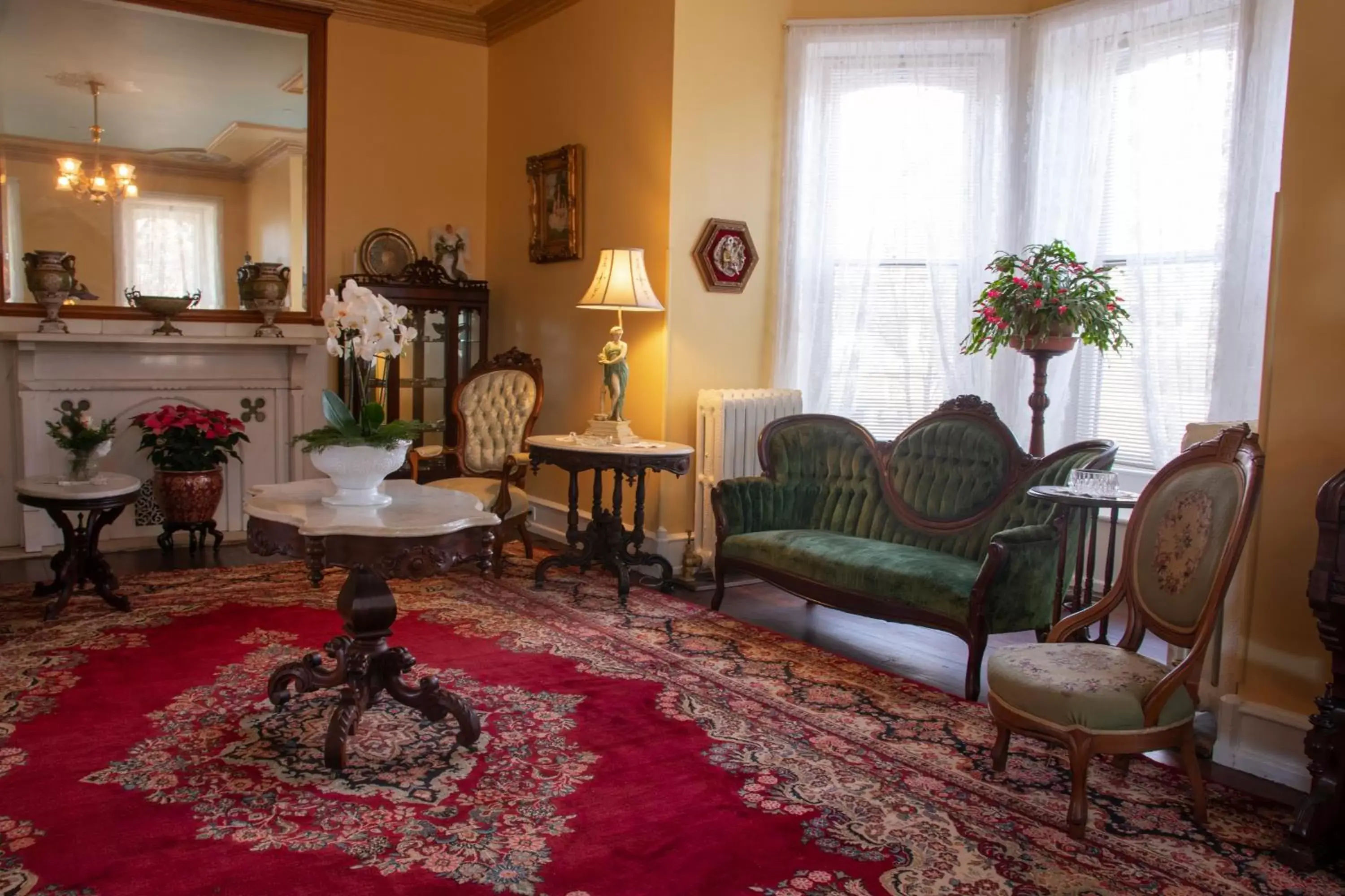 Living room in Gifford-Risley House Bed and Breakfast