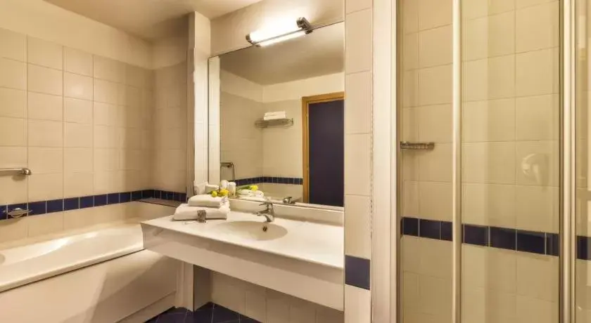 Family Room (2 Adults + 2 Children) in Hotel Club Regina E Fassa Family Room (2 Adults + 2 Children) in Hotel Club Regina E Fassa