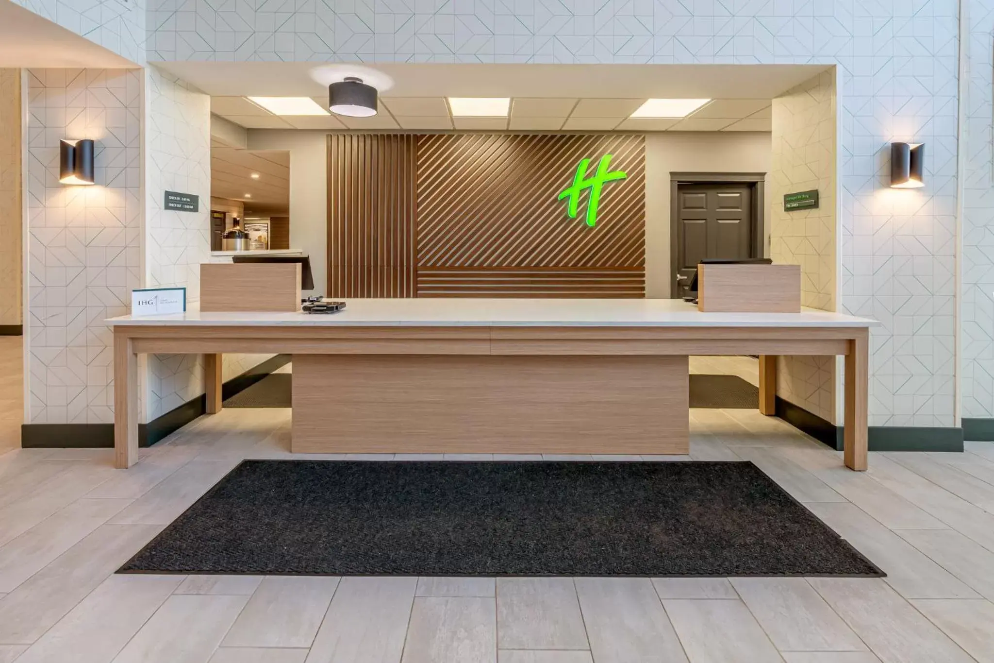 Property building in Holiday Inn & Suites Wausau-Rothschild by IHG Property building in Holiday Inn & Suites Wausau-Rothschild by IHG