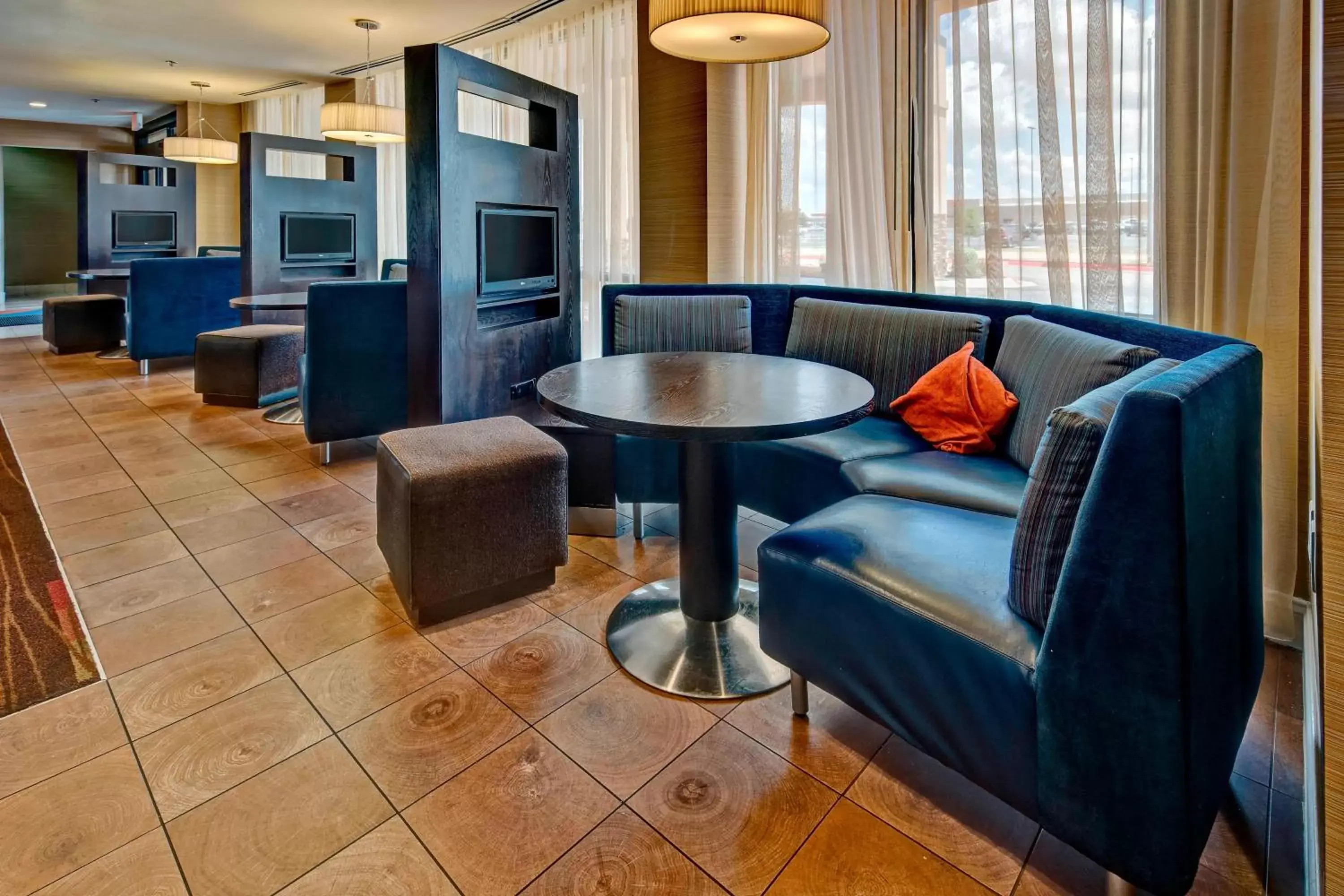 Other, Seating Area in Courtyard by Marriott Midland