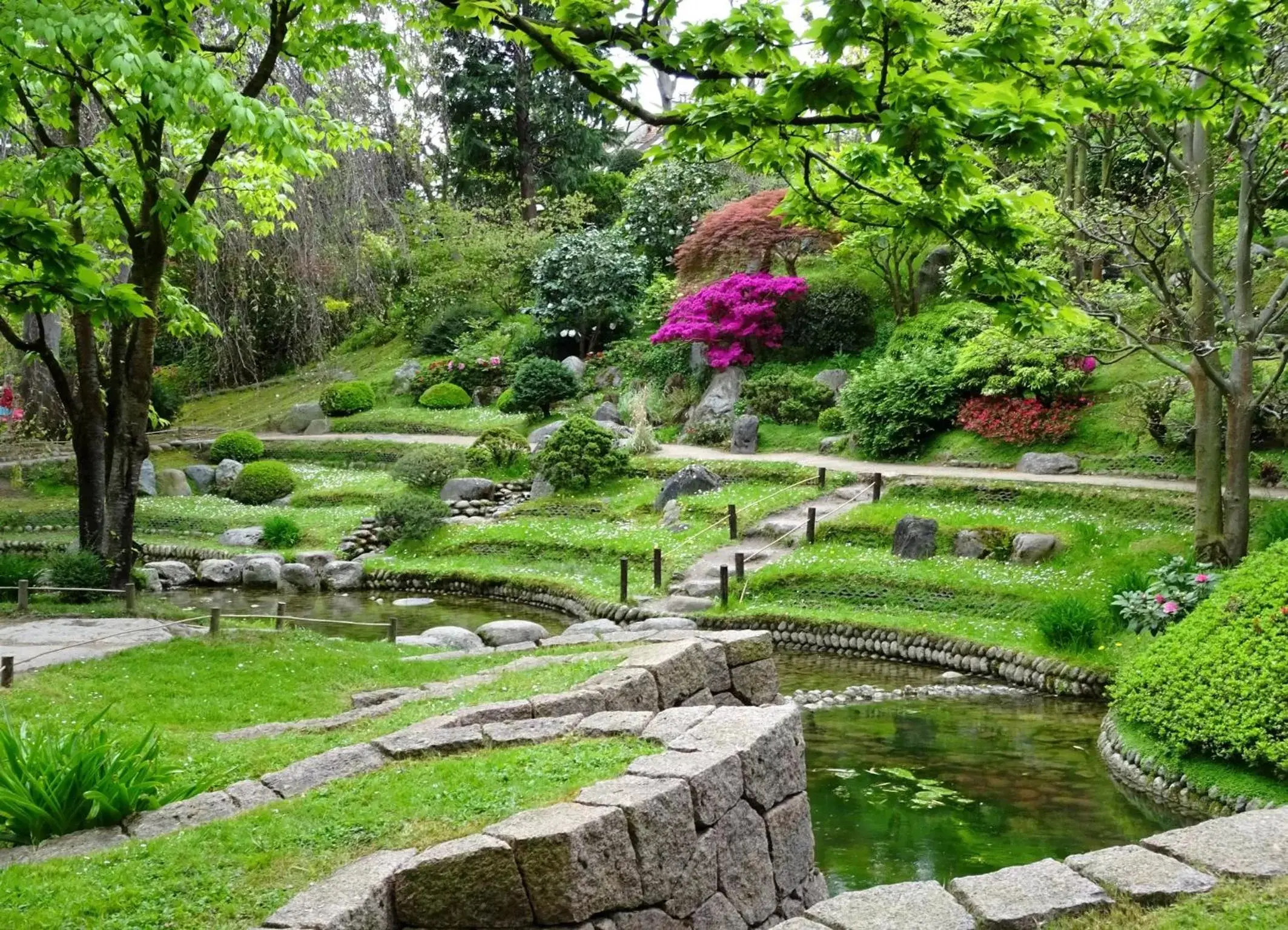 Neighbourhood, Garden in Acropolis Hotel Paris Boulogne