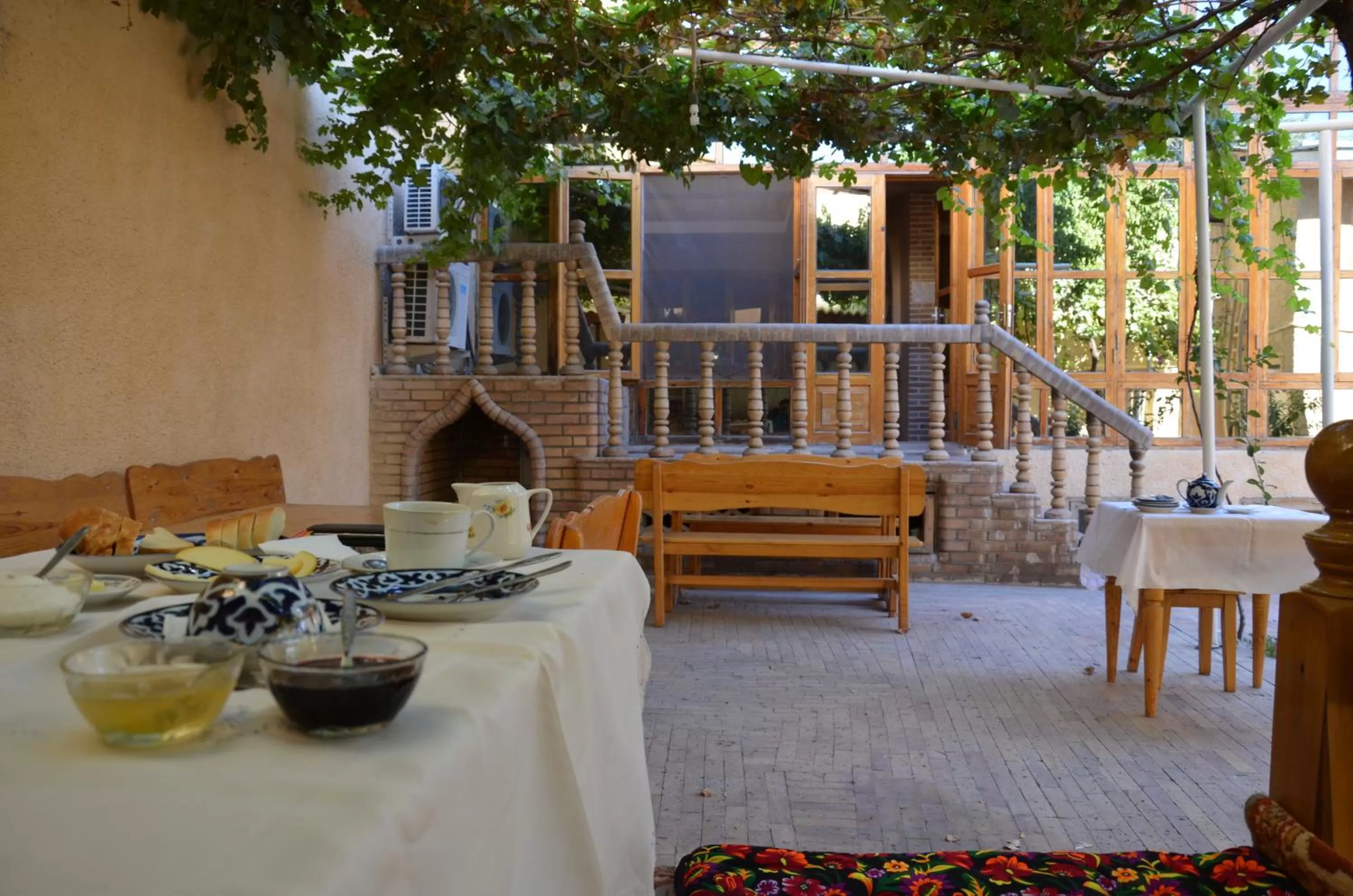 Restaurant/places to eat in B&B Emir