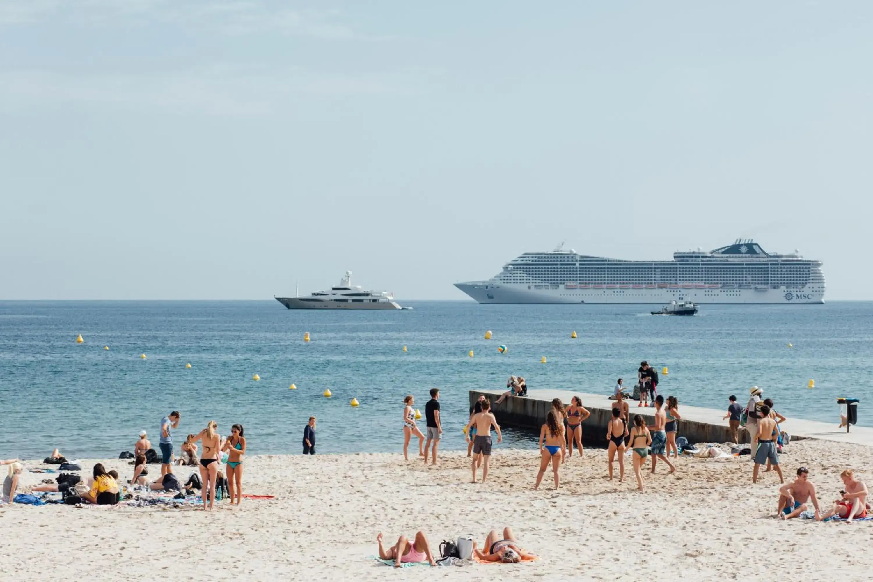 Beach in Cannes Center Univers Hotel (future Mercure)