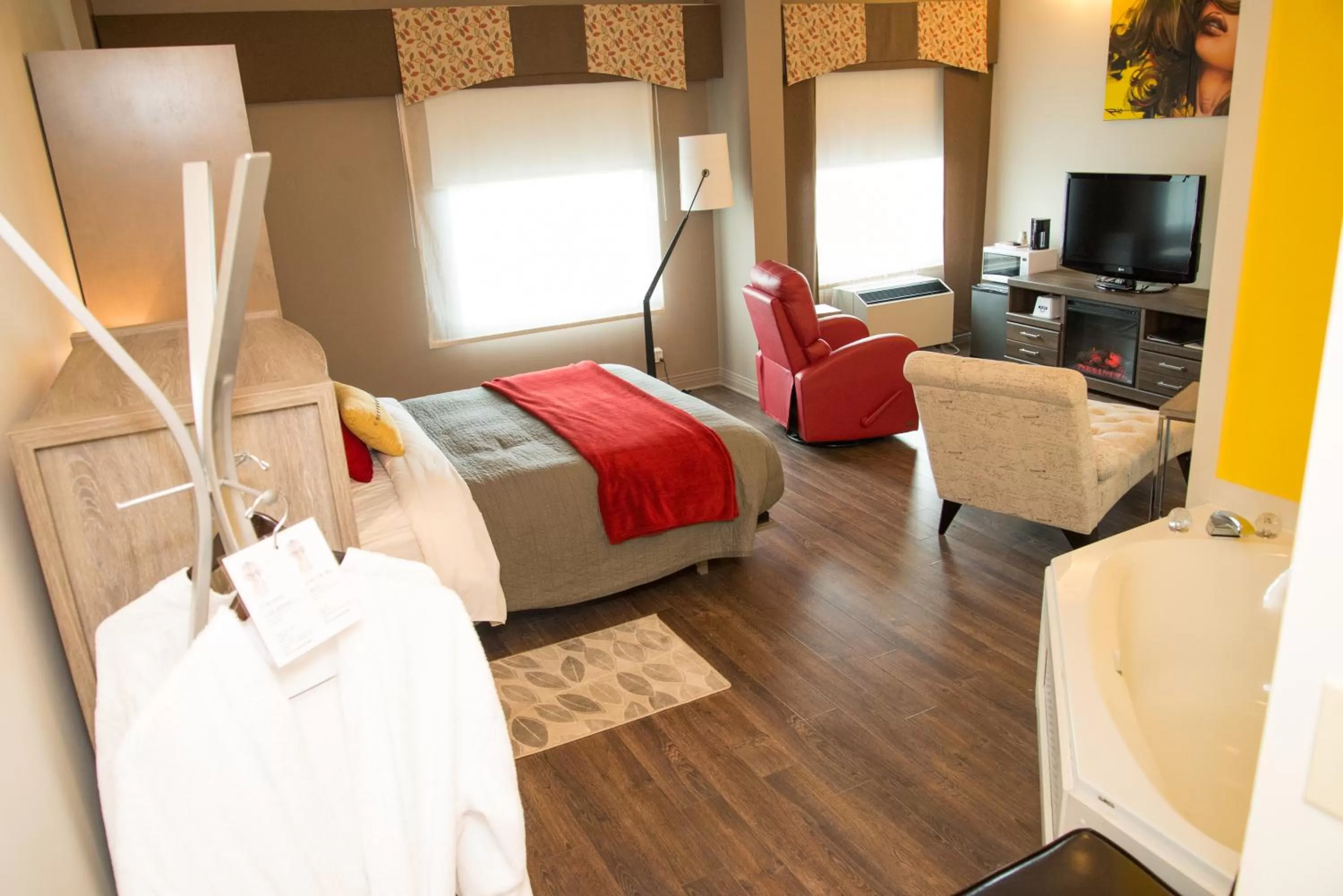 Photo of the whole room, Bed in Days Inn by Wyndham Berthierville