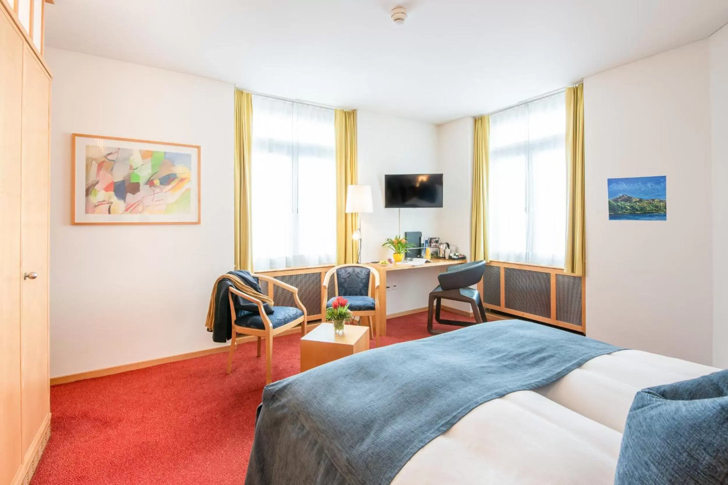 Photo of the whole room in Hotel Schweizerhof St. Moritz