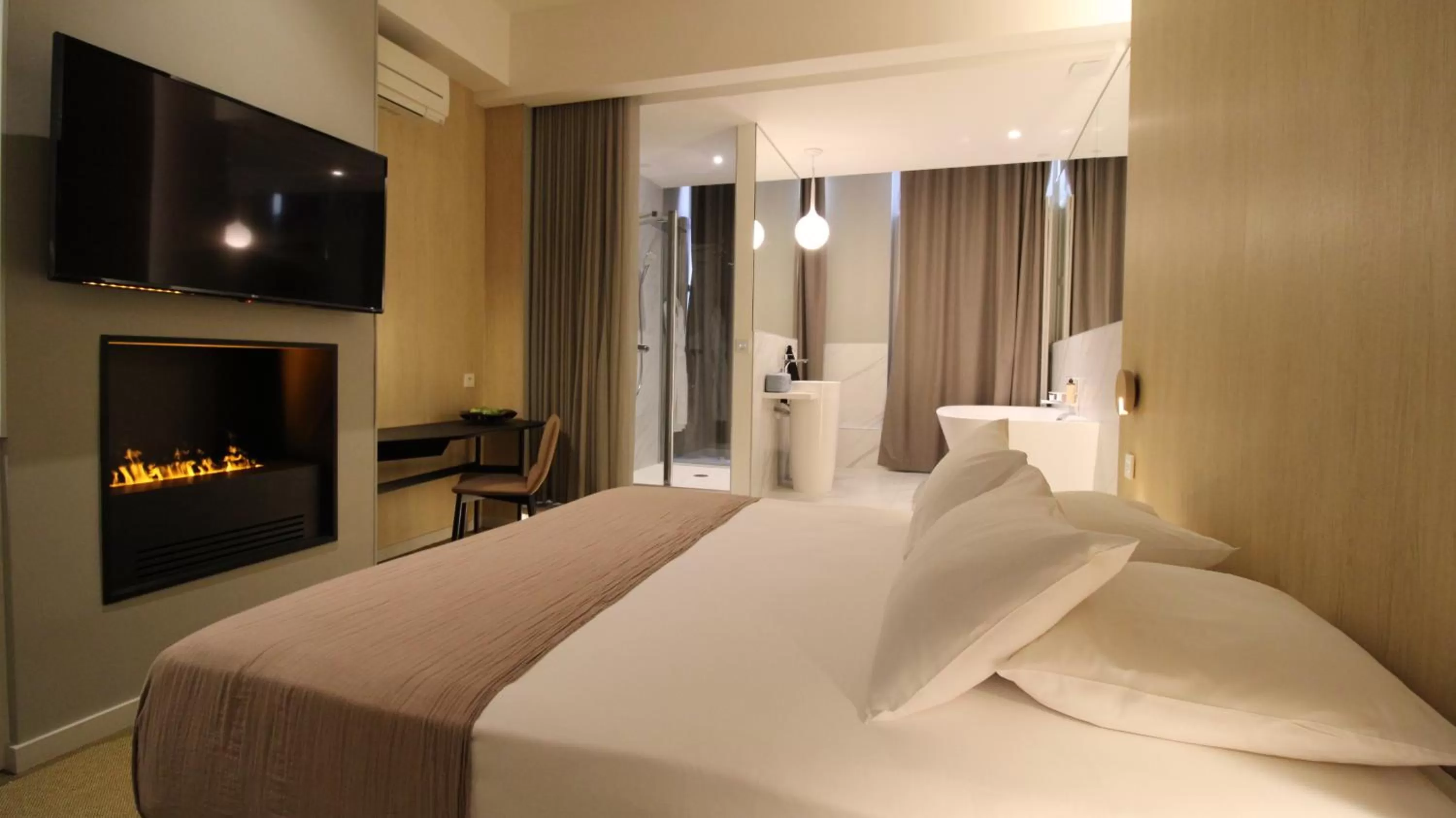 Communal lounge/ TV room, Bed in MiHotel Sala