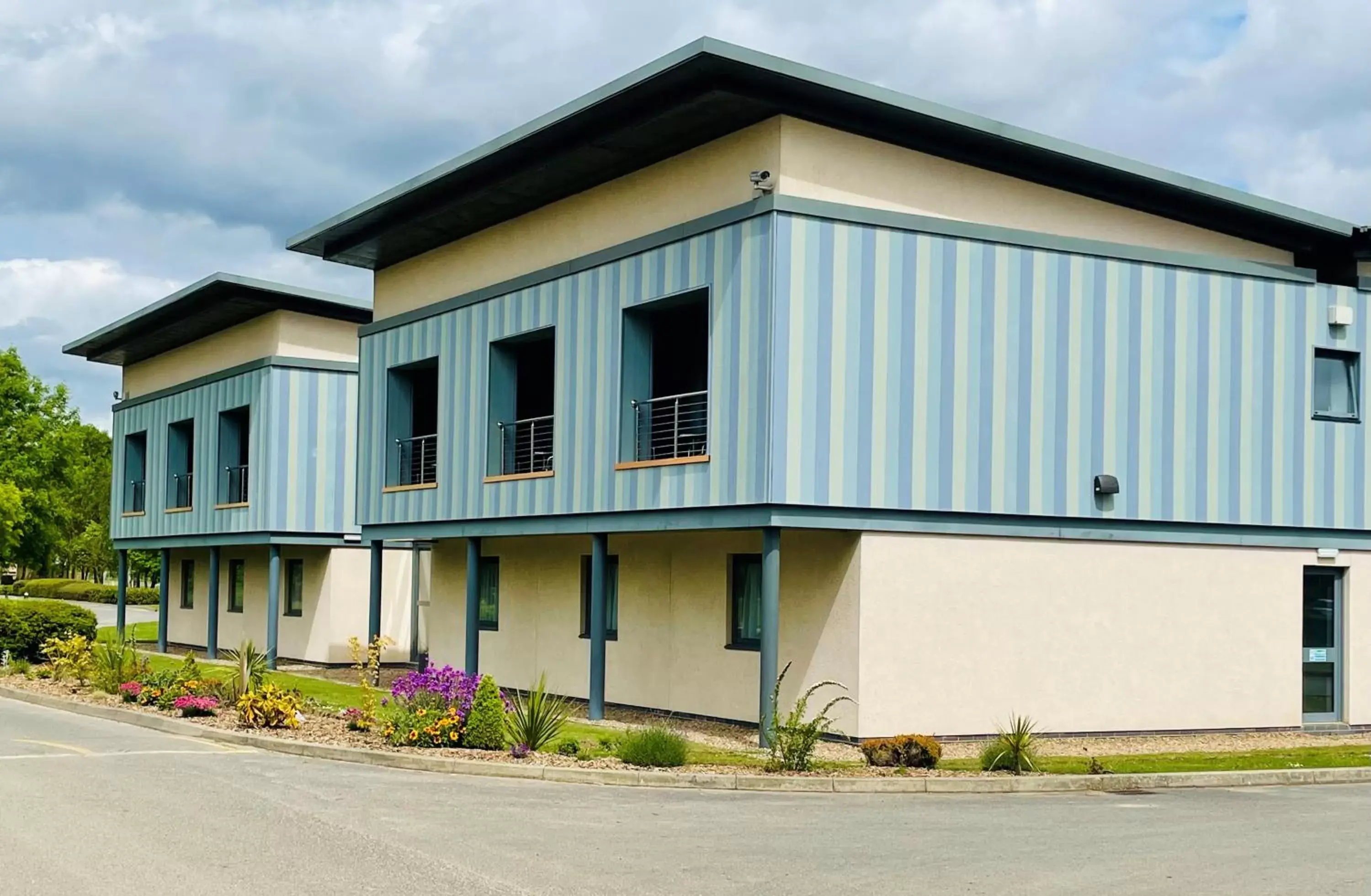 Property building in Boston West Hotel Property building in Boston West Hotel