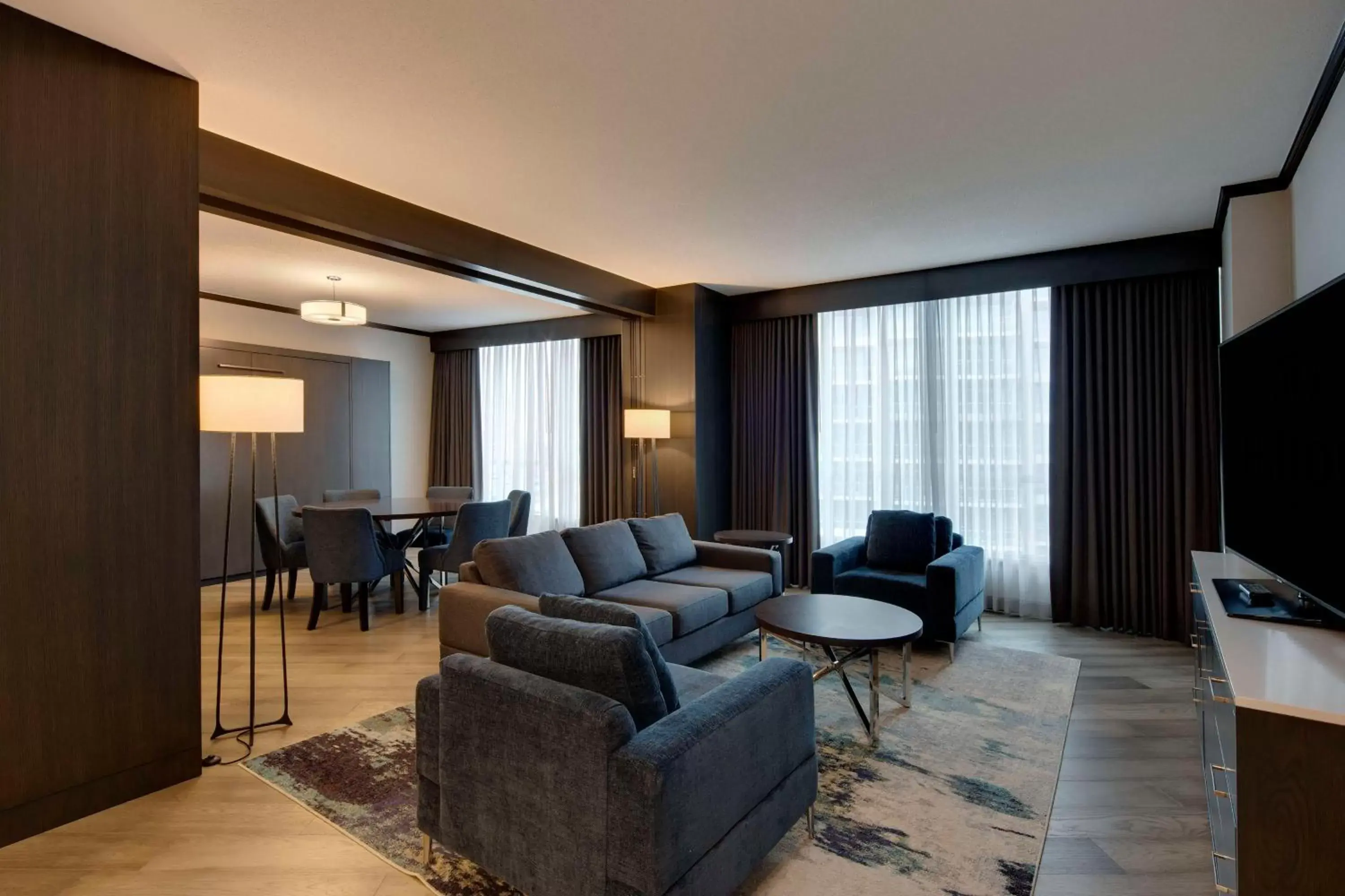 Living room, Seating Area in Hilton Vancouver Metrotown