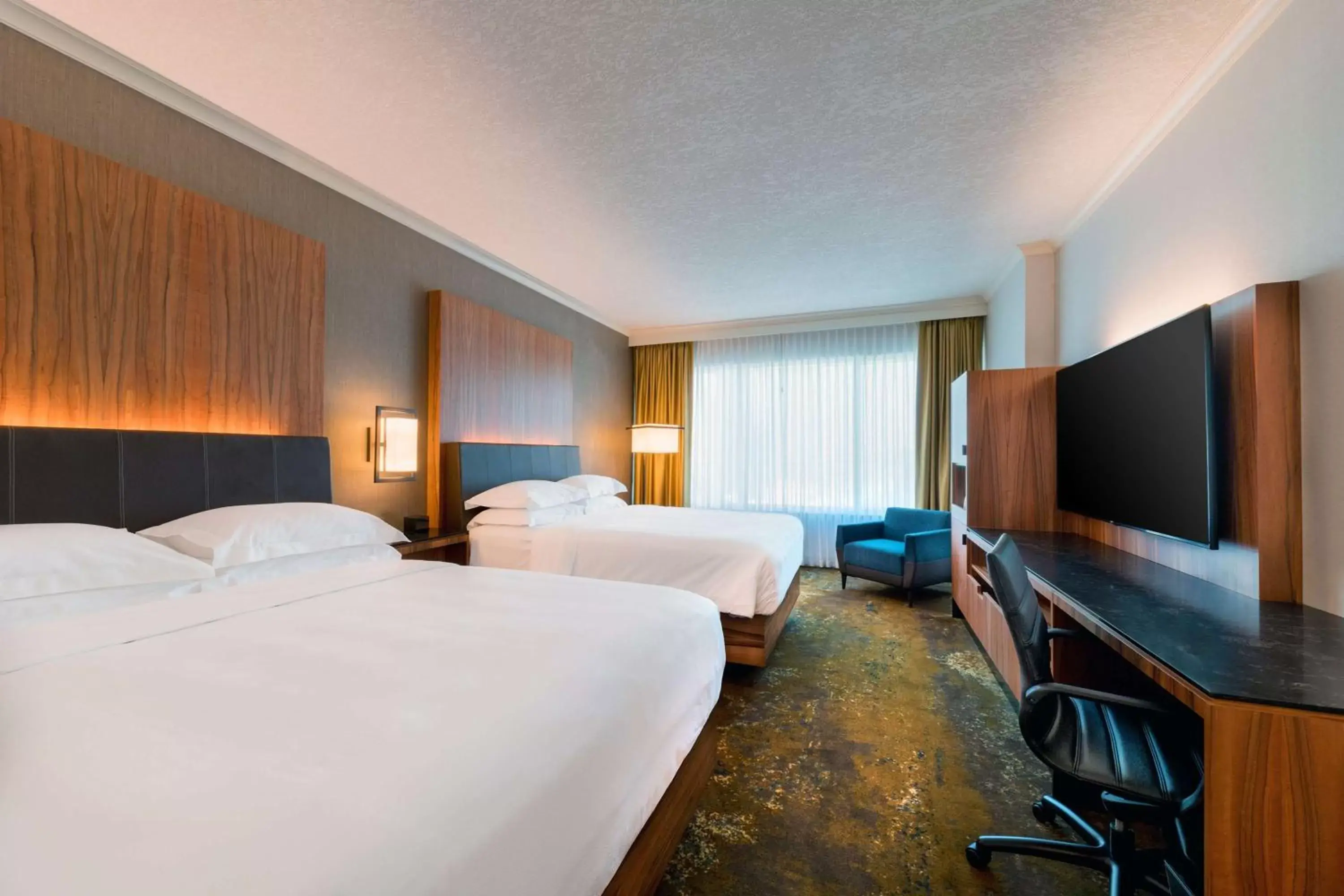 Photo of the whole room, Bed in Hyatt Regency Calgary