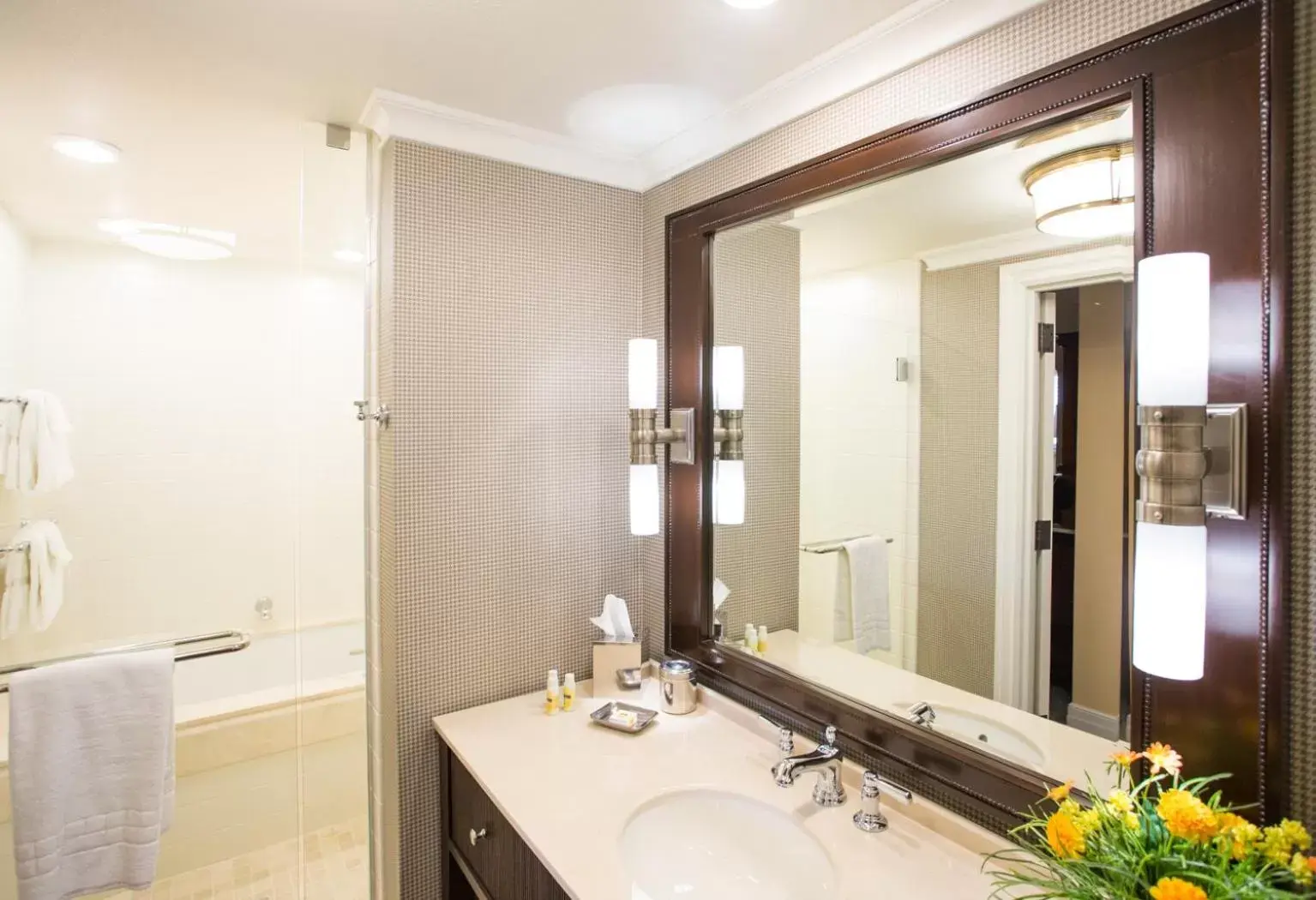 Signature Suite Queen in The Atherton Hotel at OSU Signature Suite Queen in The Atherton Hotel at OSU