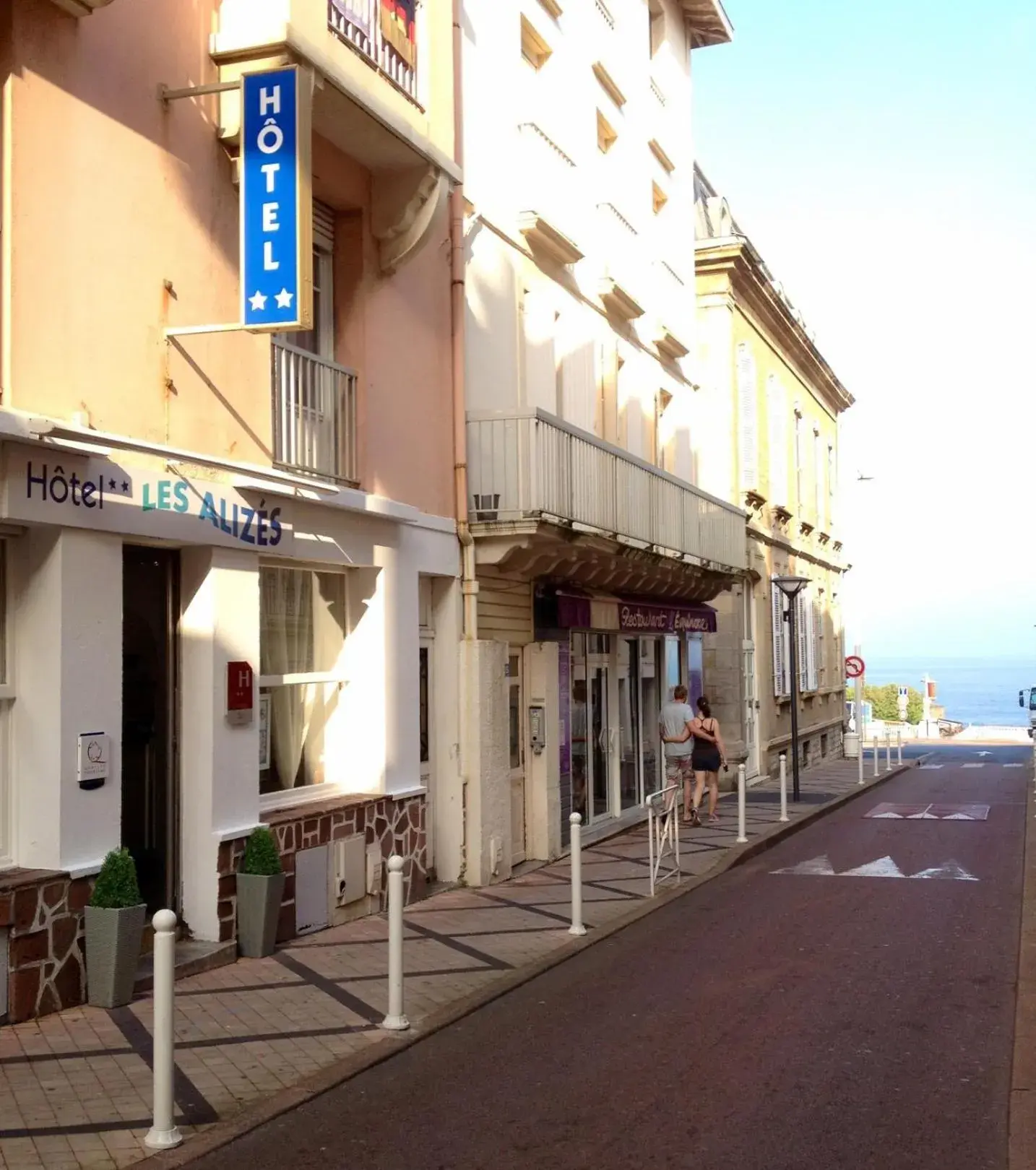 Property Building in Hôtel Les Alizés