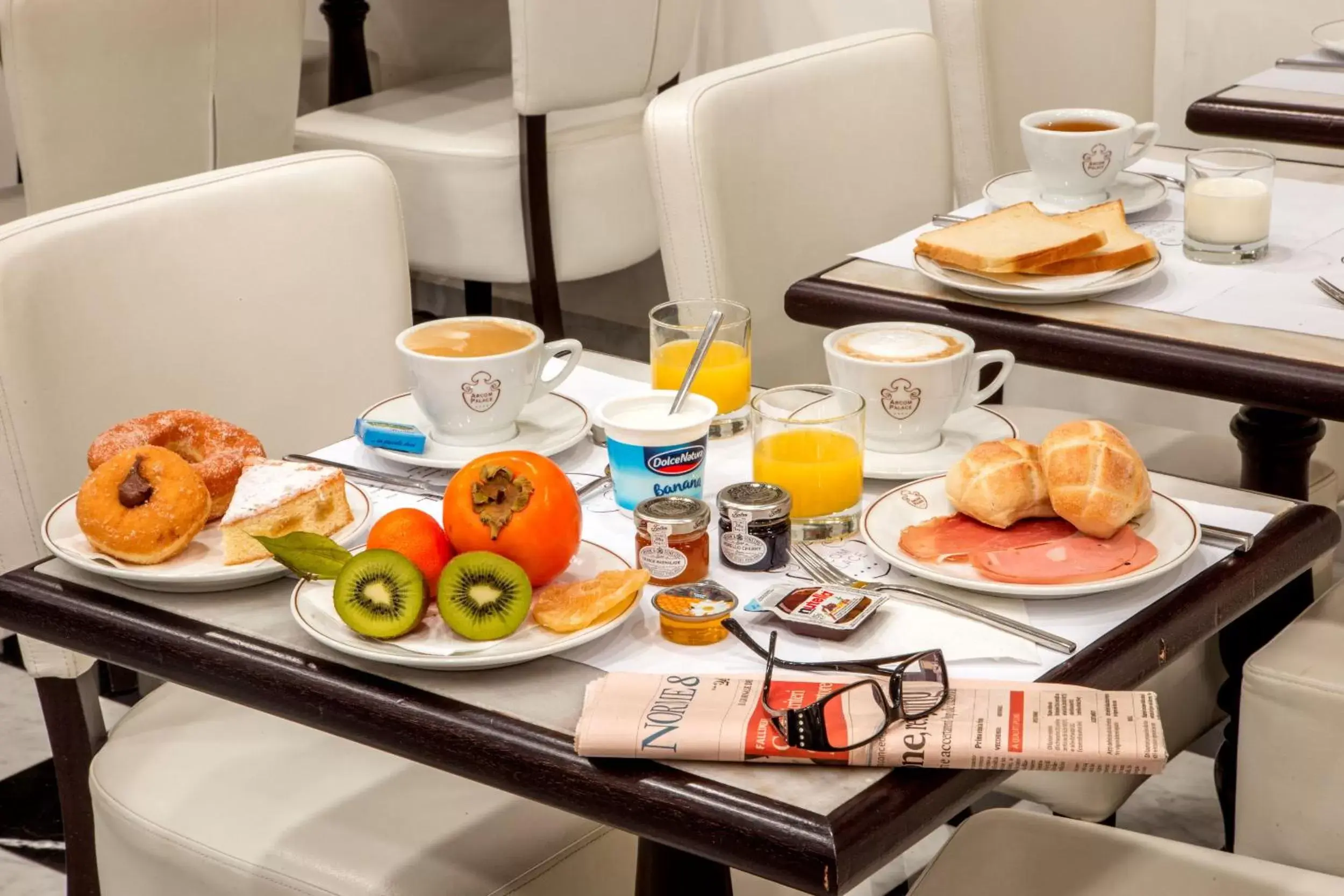 Food and drinks, Breakfast in Arcom Palace