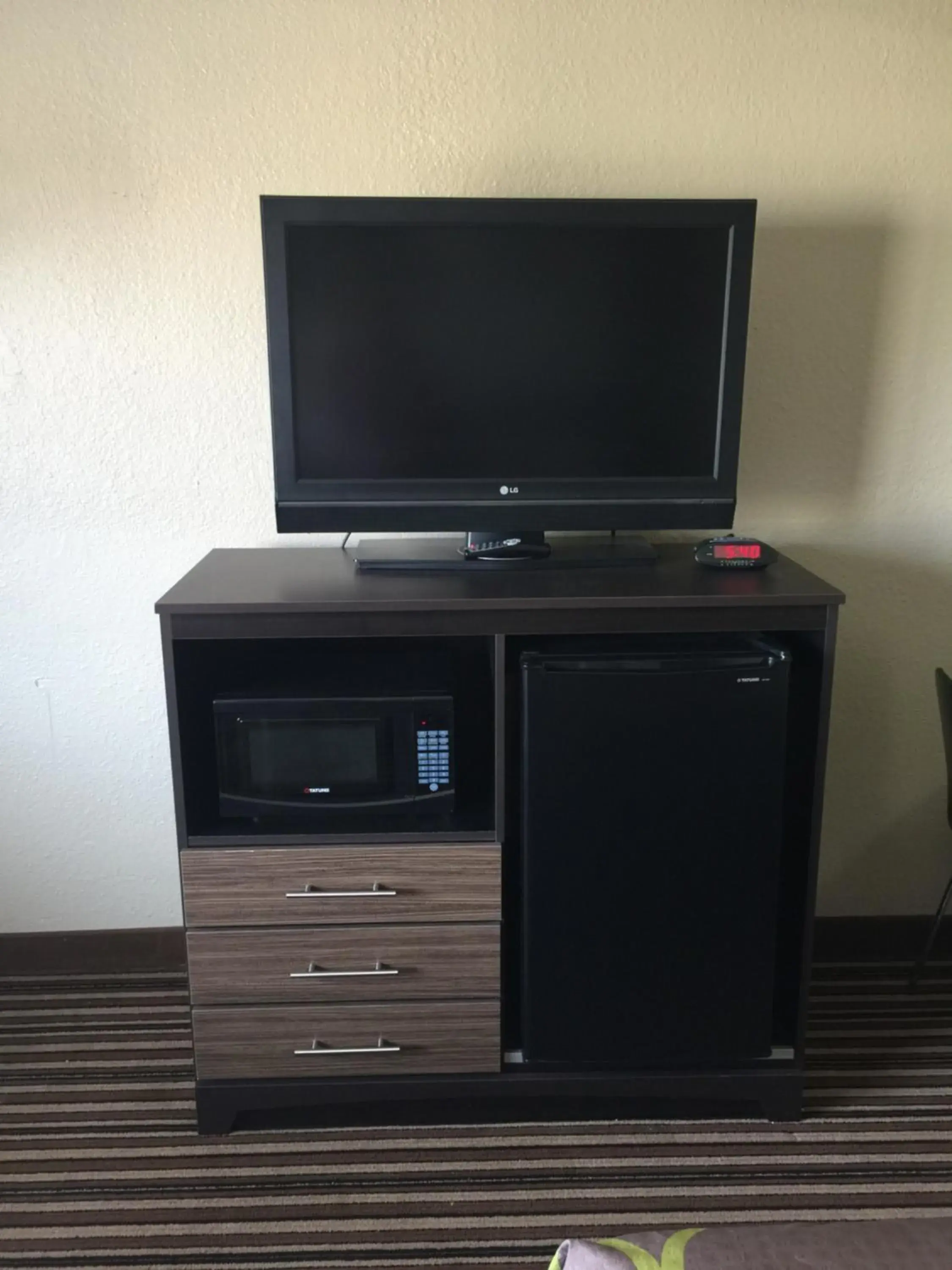 Evening entertainment, TV/Entertainment Center in Super 8 by Wyndham Florence