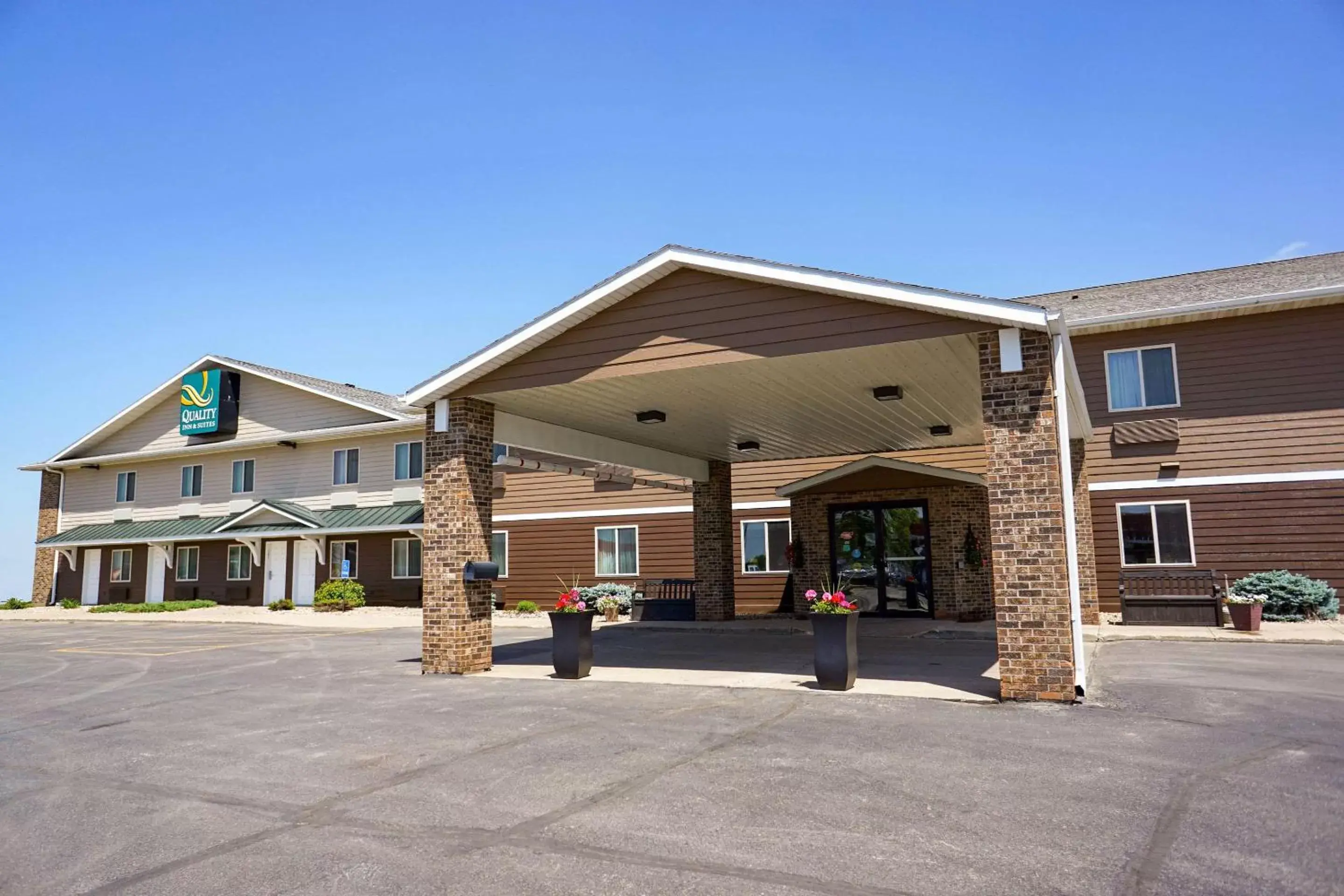 Property Building in Quality Inn & Suites Watertown