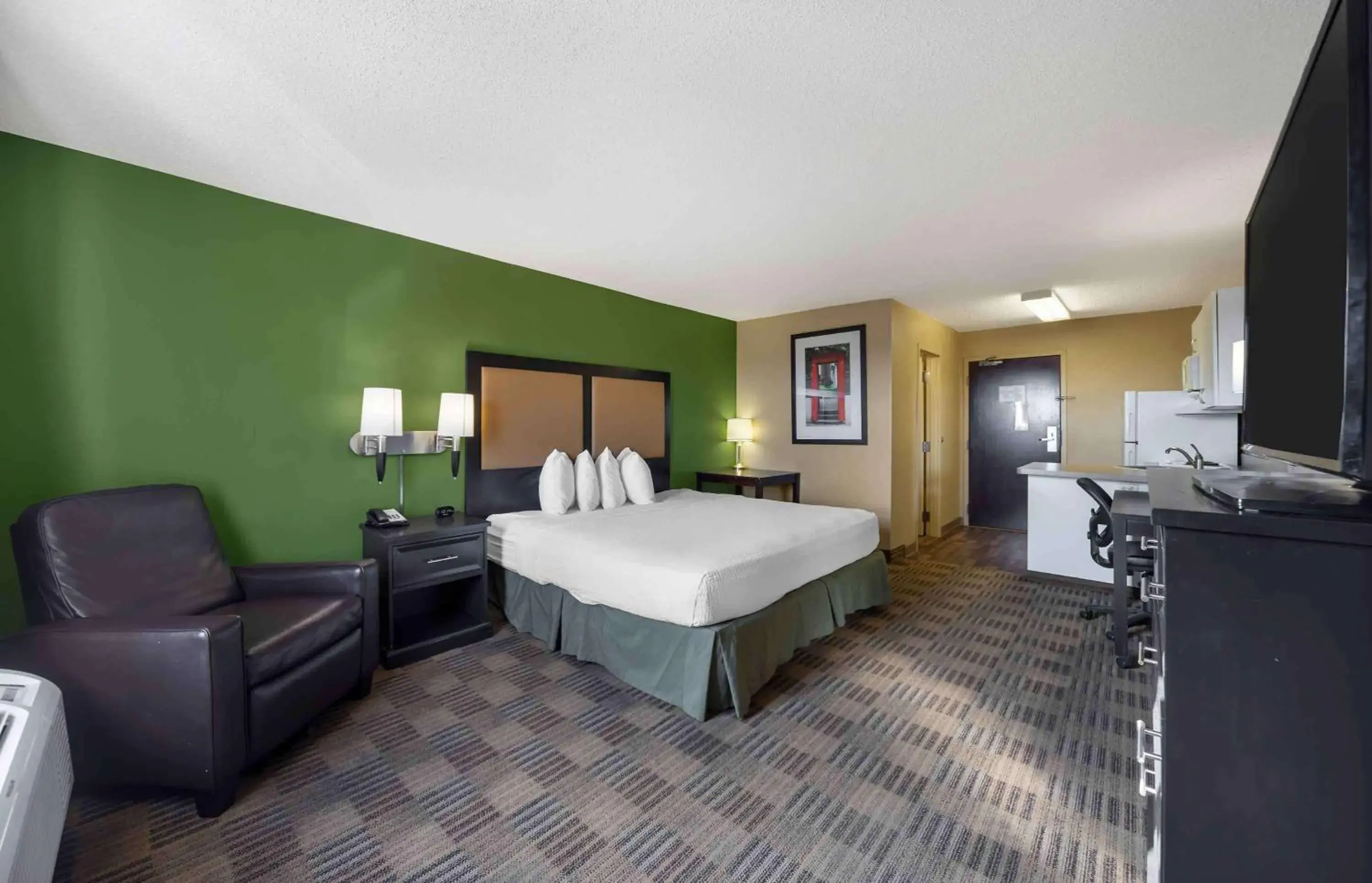 Bedroom in Extended Stay America Suites - Oklahoma City - Airport