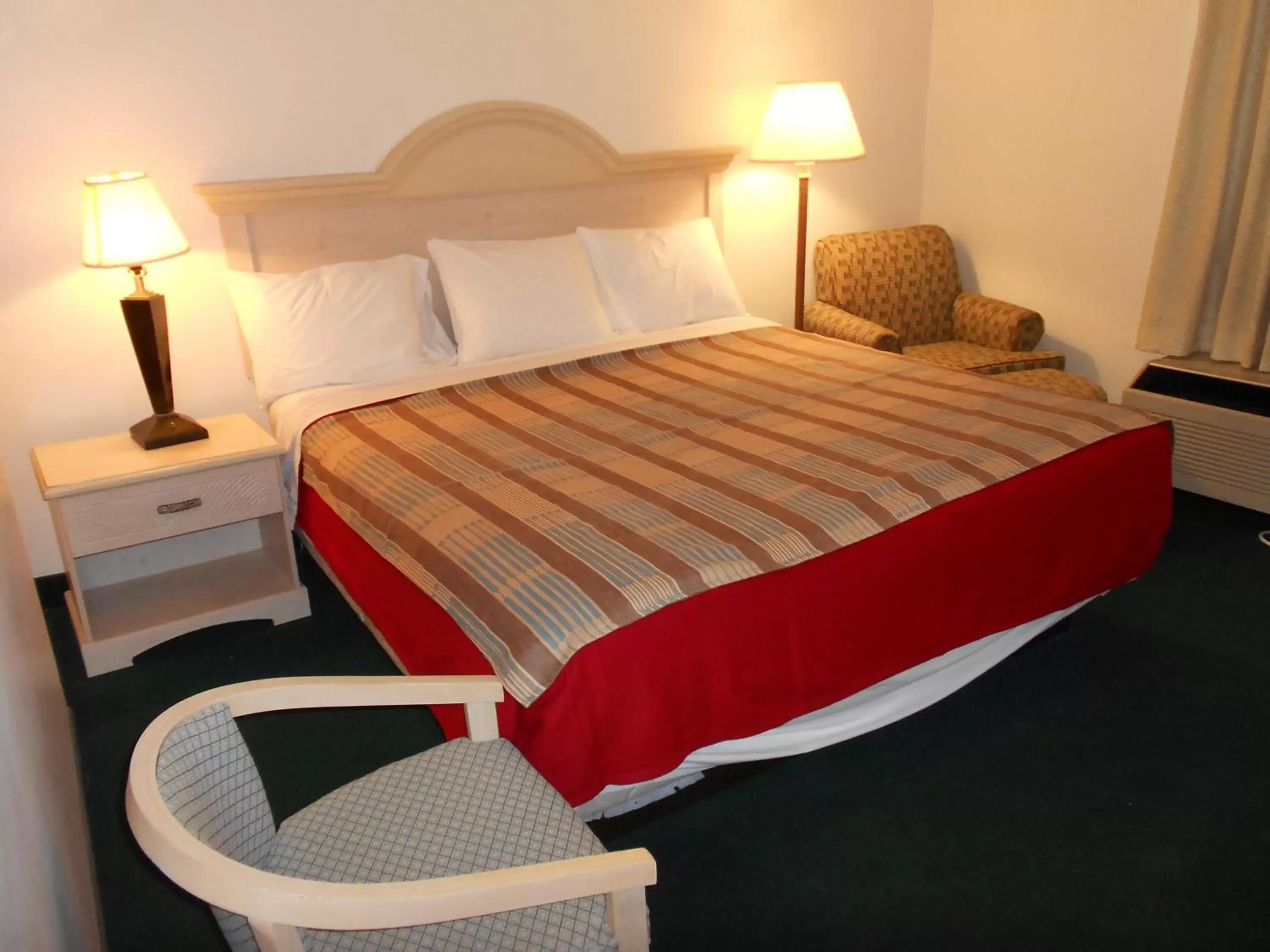 Bed in Rodeway Inn
