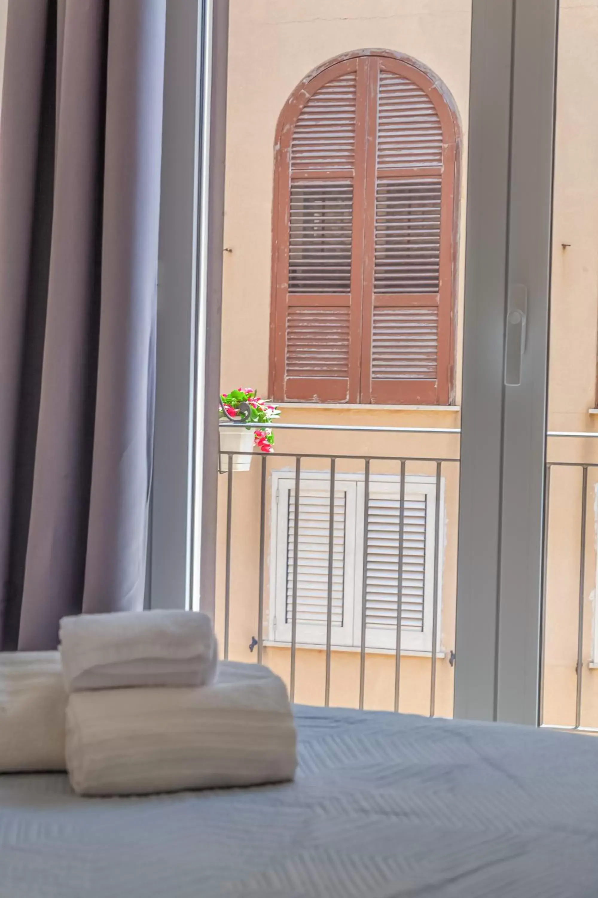 Balcony/Terrace, Bed in Isgrò Rooms