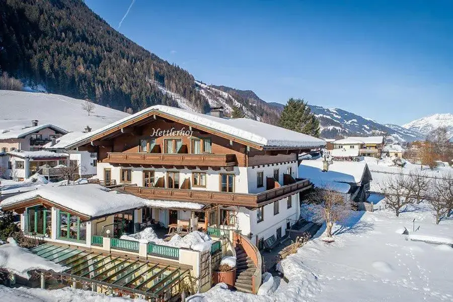 Property building, Winter in Hettlerhof