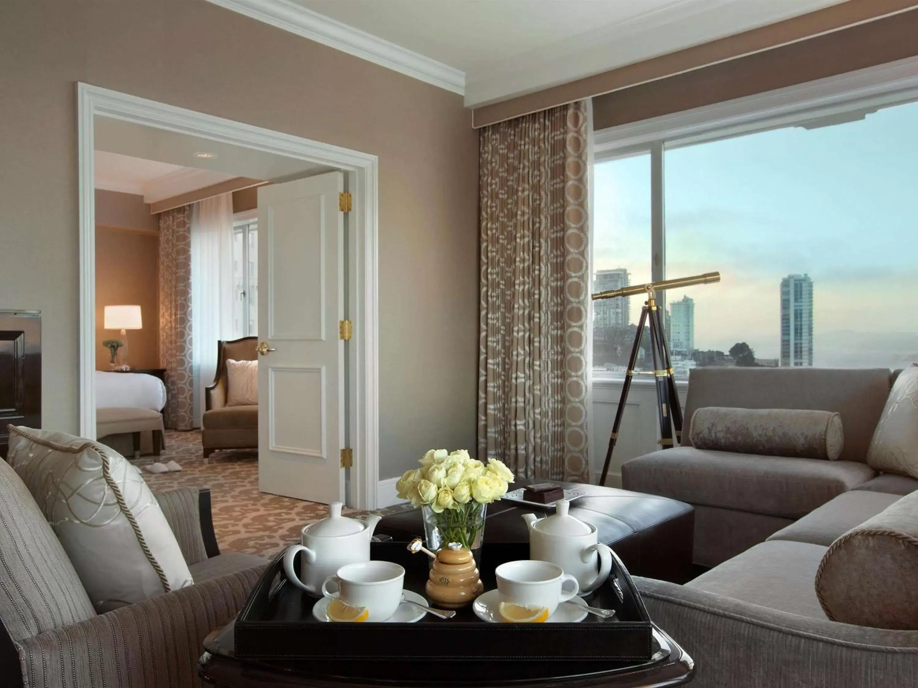 Bedroom, Seating Area in Fairmont San Francisco