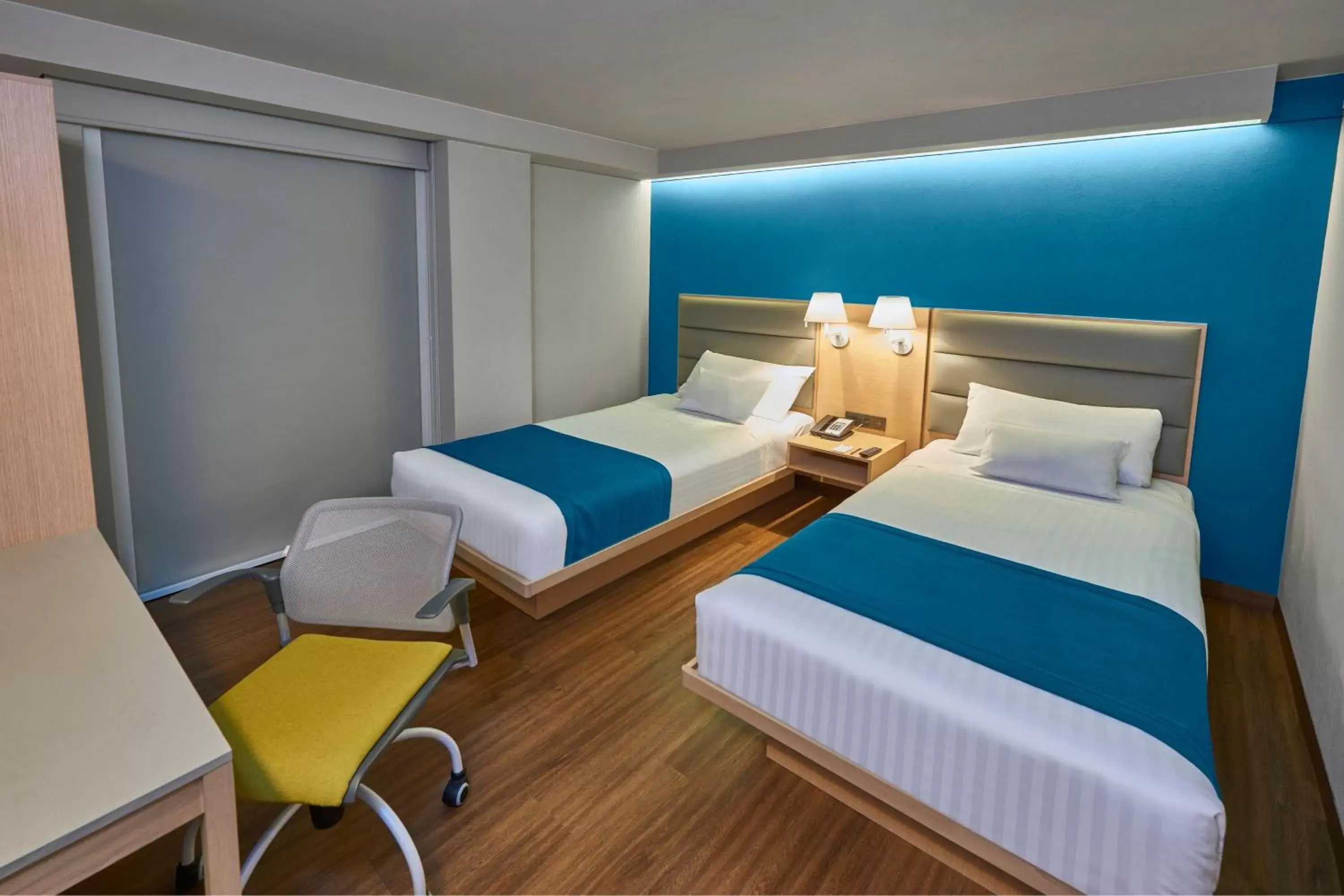 Photo of the whole room, Bed in City Express Suites by Marriott Anzures