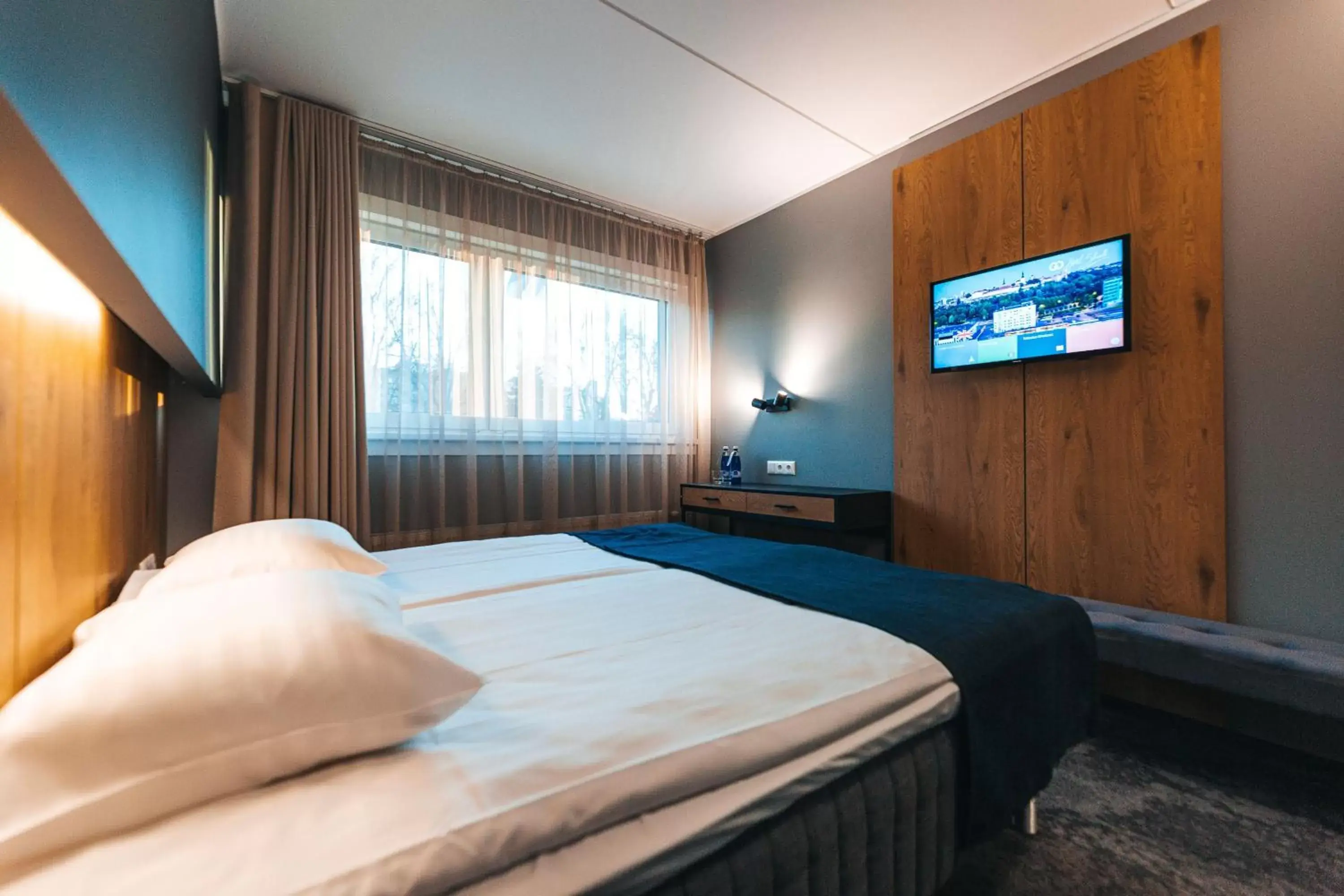 Communal lounge/ TV room, Bed in Go Hotel Shnelli