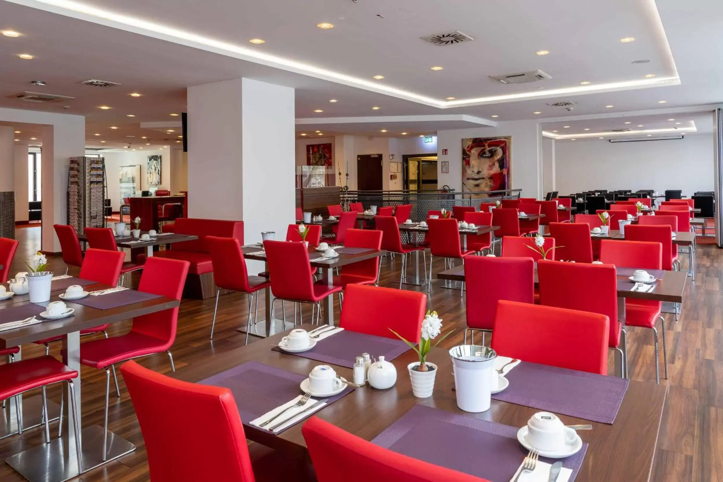 Seating area, Restaurant/Places to Eat in Best Western Plus Plaza Berlin Kurfürstendamm