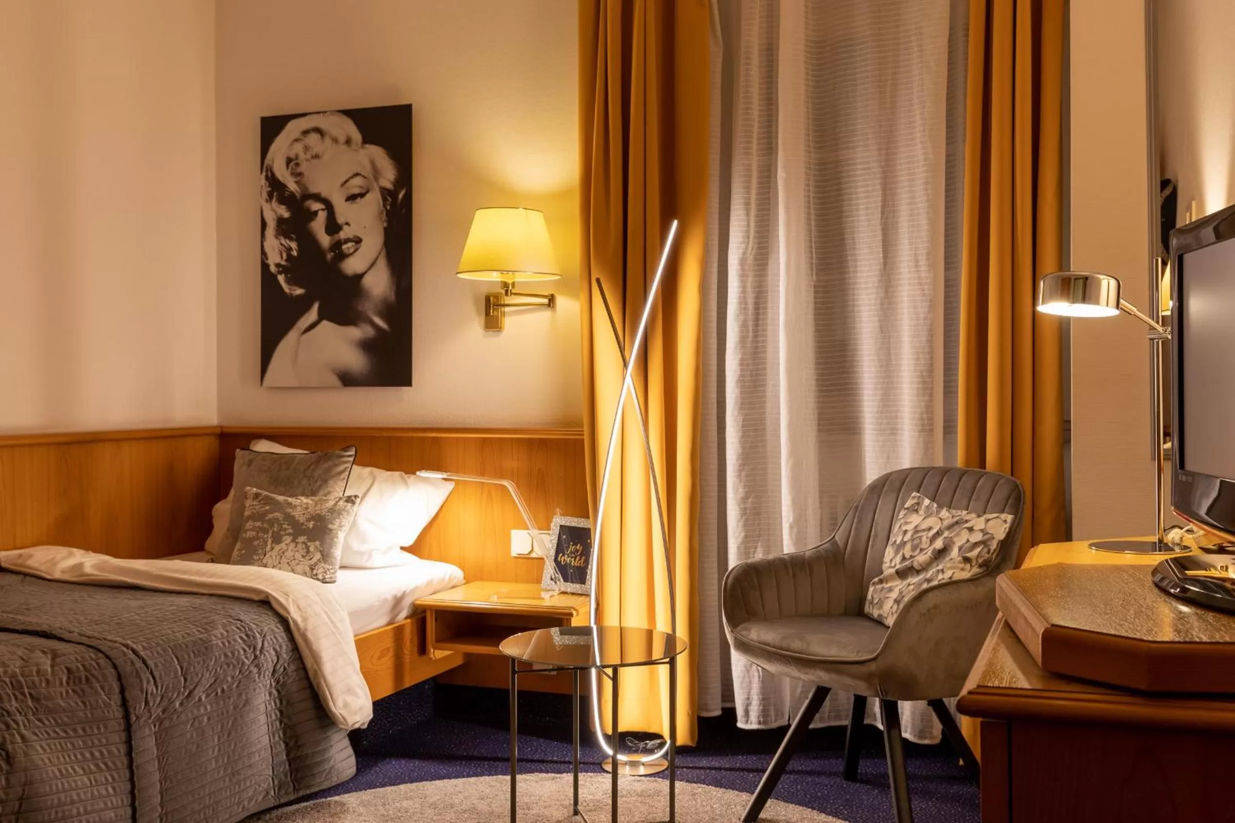 Bed in Hotel Restaurant Grüner Baum und Altes Tor