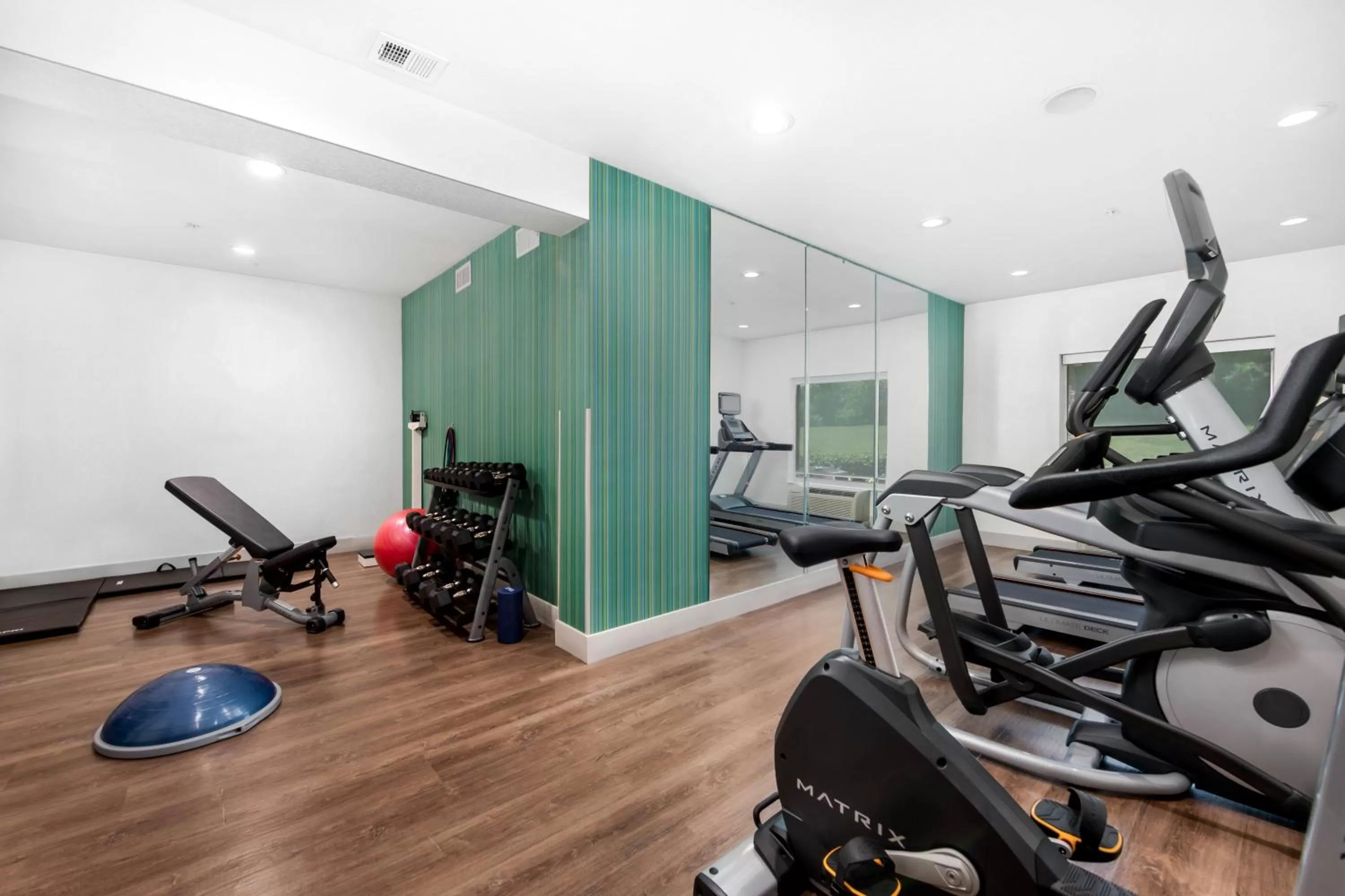 Fitness centre/facilities in Holiday Inn Express Hotel and Suites Conroe by IHG