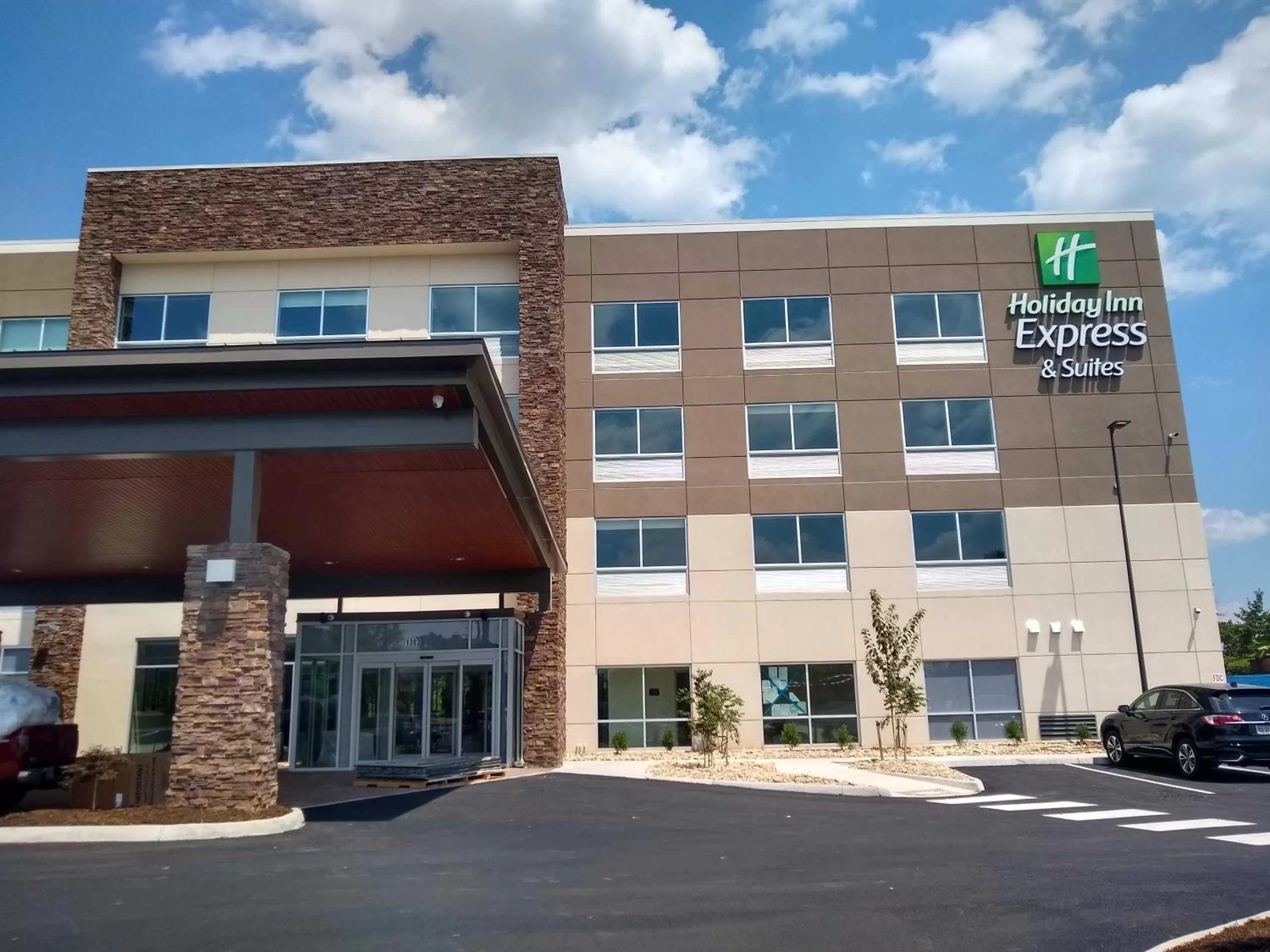 Facade/entrance in Holiday Inn Express & Suites - Roanoke – Civic Center