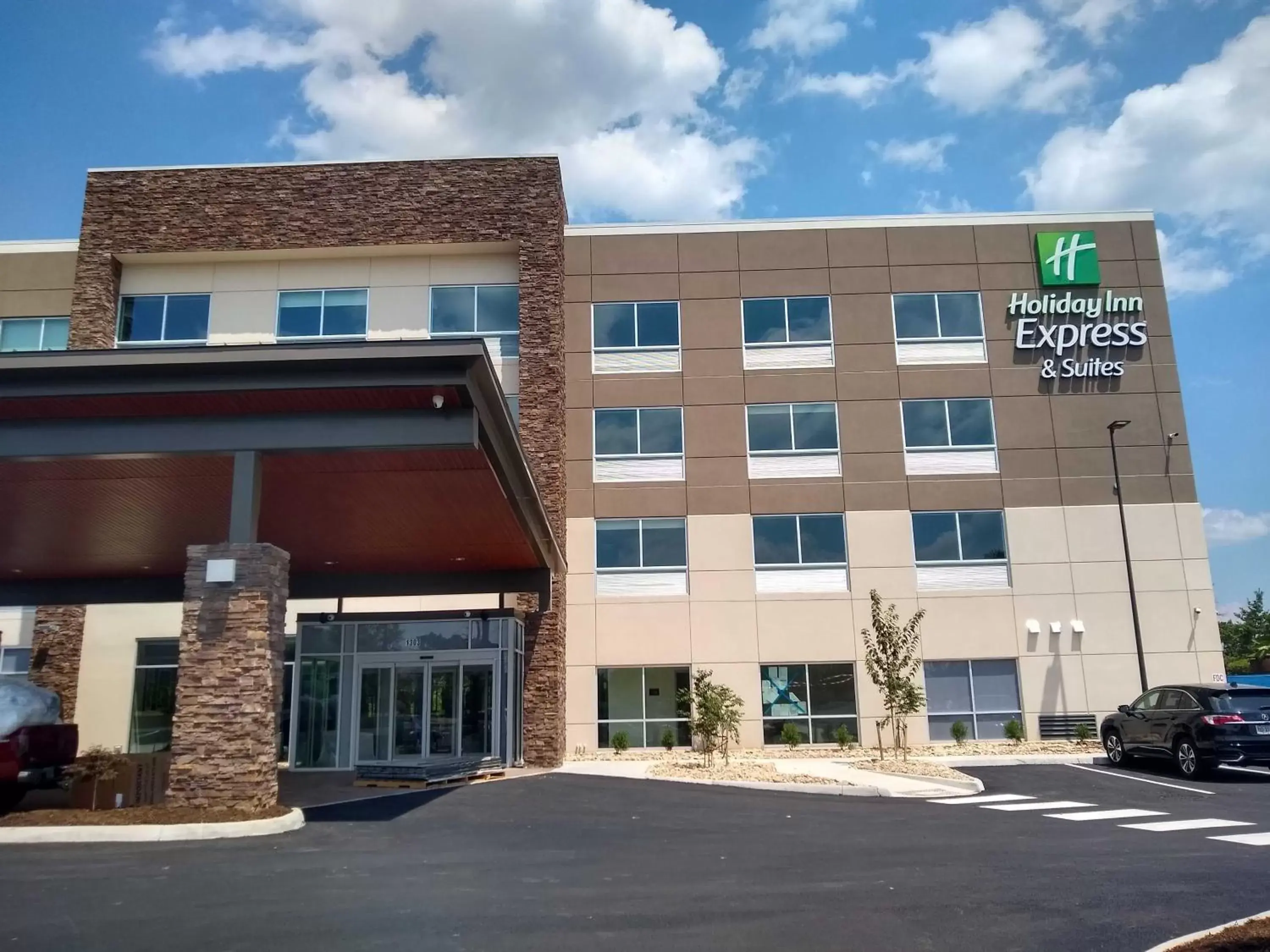 Facade/entrance, Property Building in Holiday Inn Express & Suites - Roanoke – Civic Center