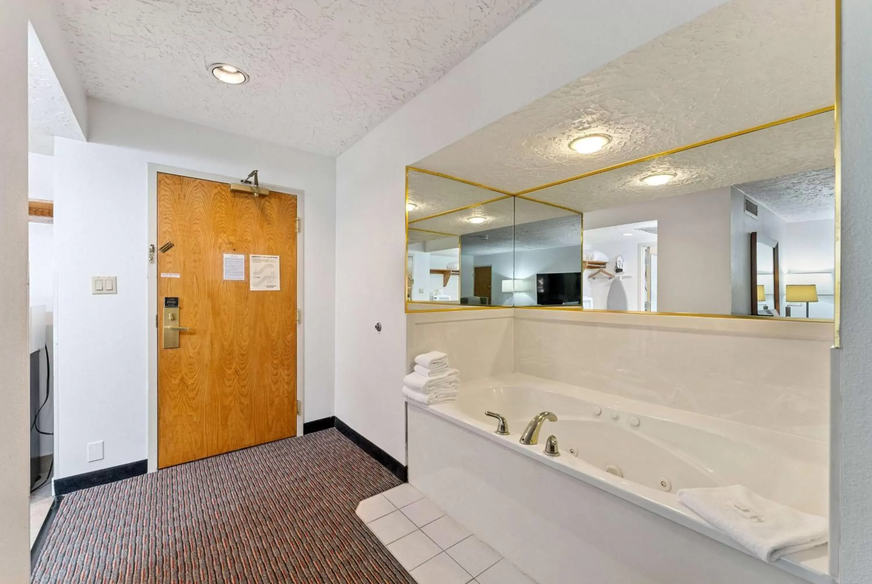 Hot Tub, Bathroom in Ramada by Wyndham Cedar City