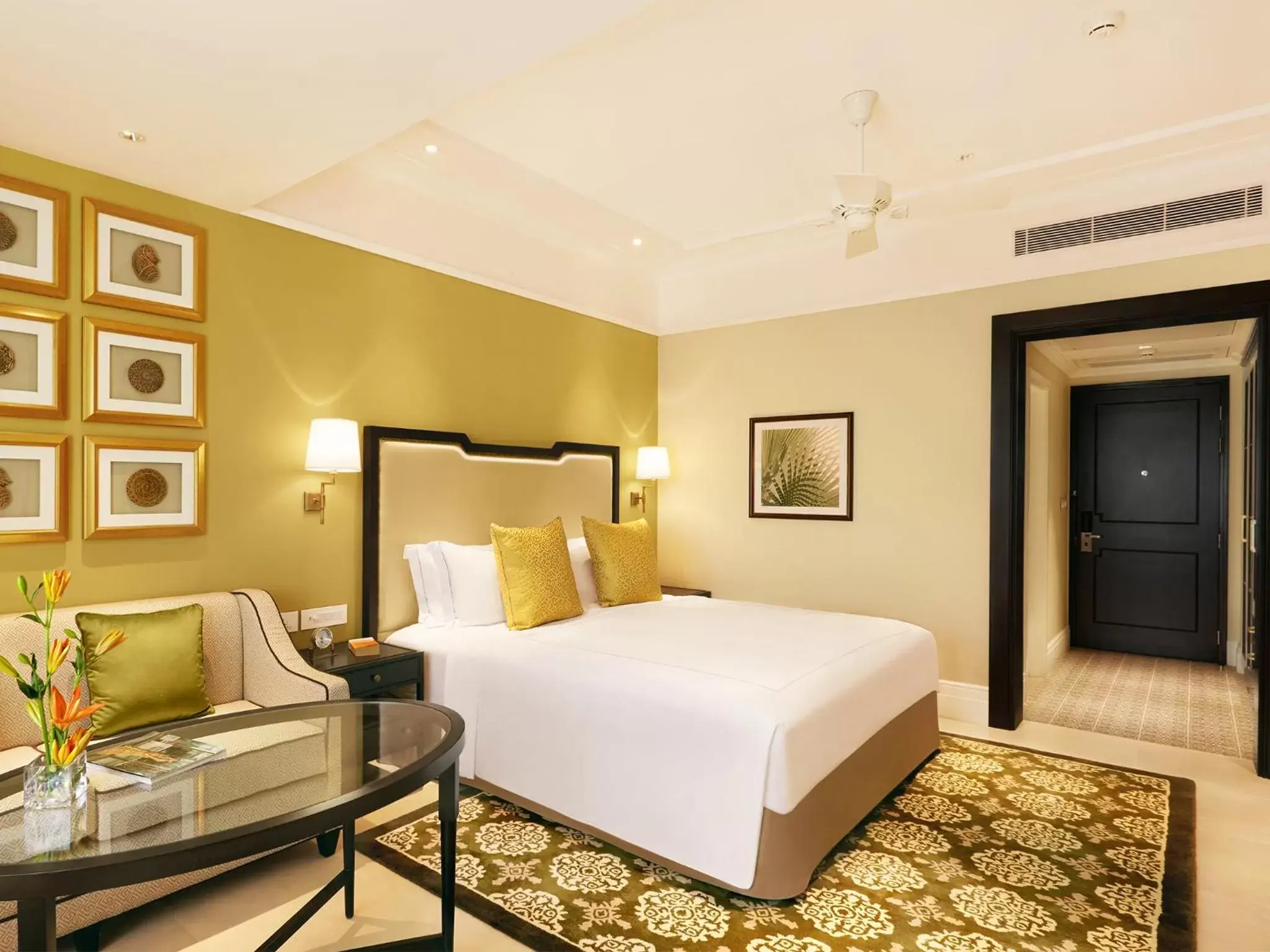 Luxury Room King Bed - single occupancy in Taj Connemara, Chennai Luxury Room King Bed - single occupancy in Taj Connemara, Chennai