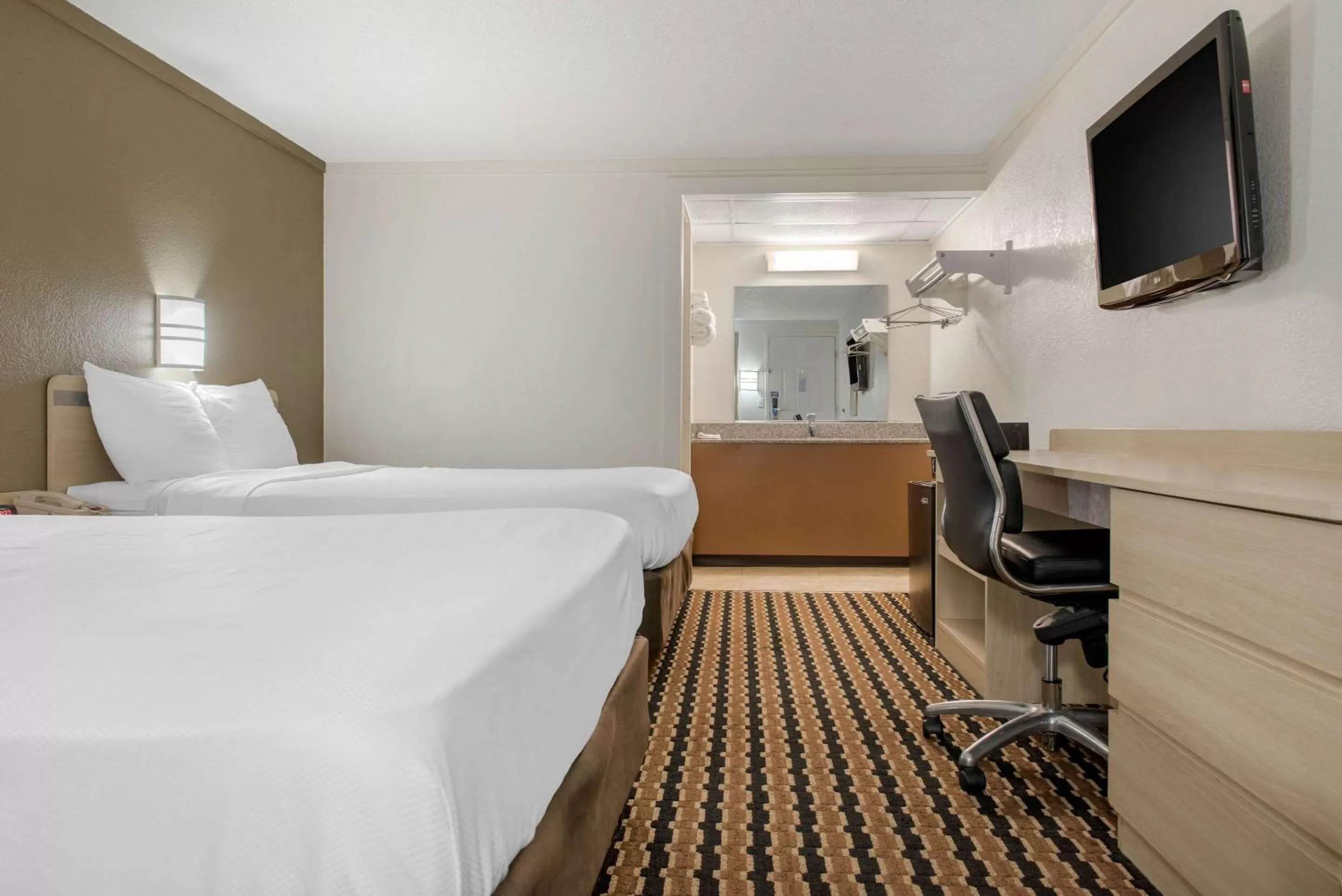 Photo of the whole room in Rodeway Inn Sharonville