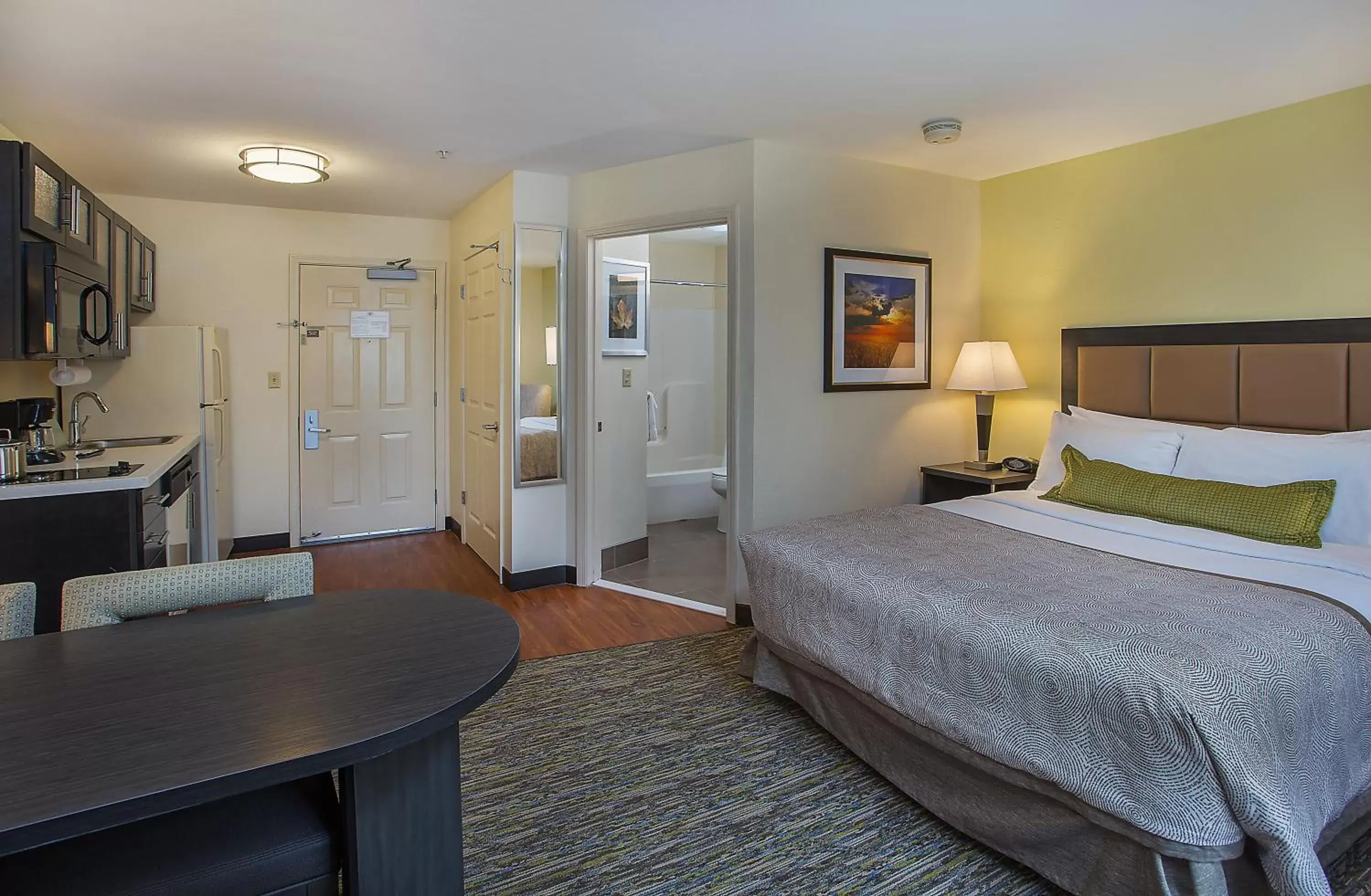 Photo of the whole room, Bed in Candlewood Suites Louisville Airport, an IHG Hotel